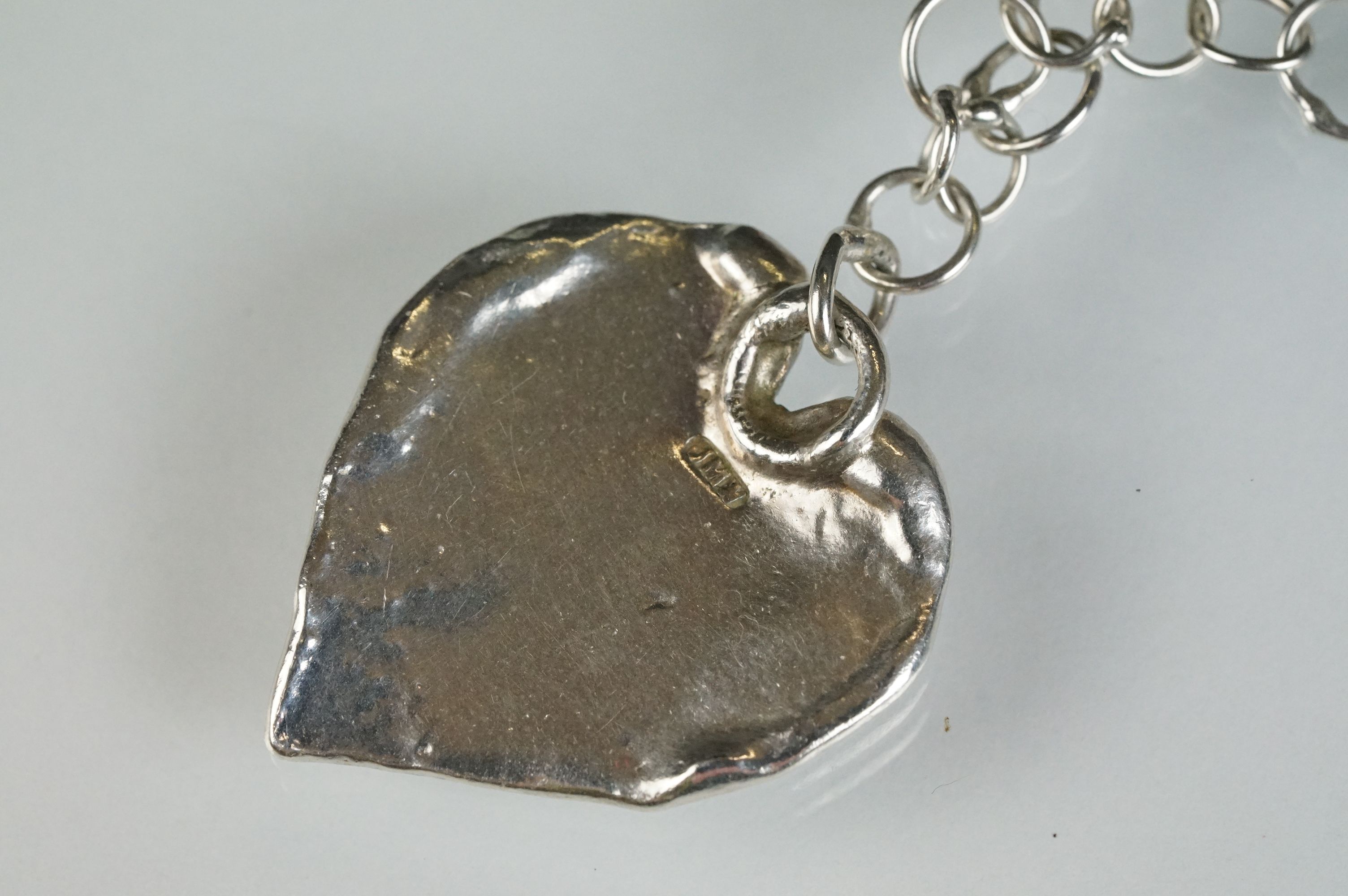Jane Watling of Lacock silver heart shaped pendant necklace, the rustic heart dimensions approx 3. - Image 4 of 8