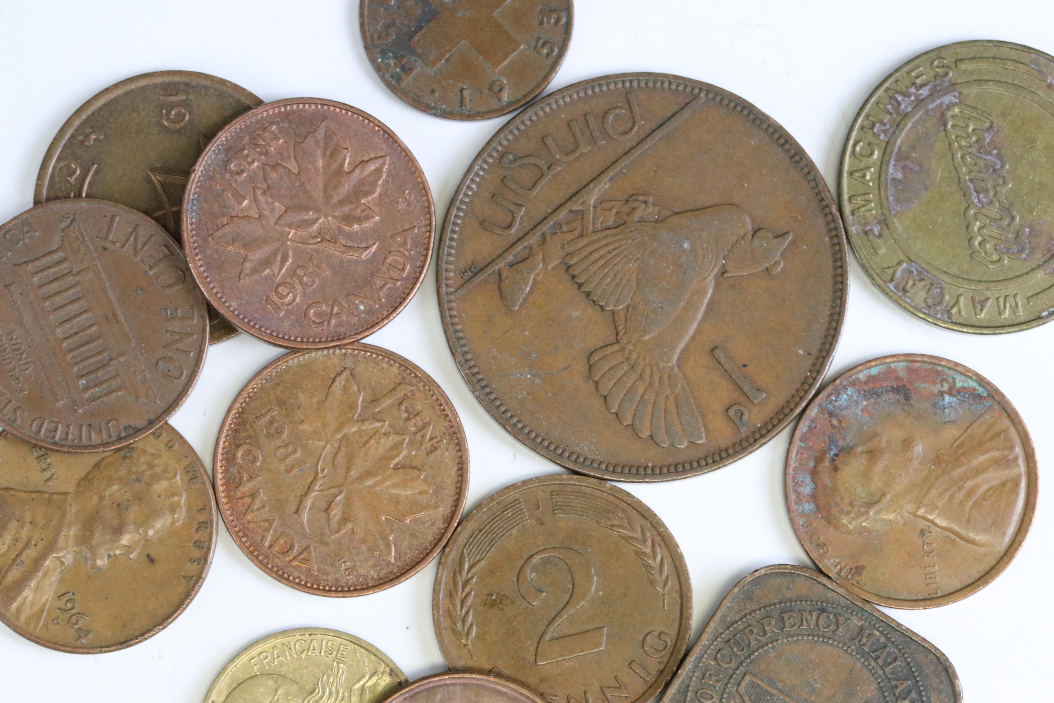 A collection of mainly British pre decimal coins to include a good quantity of silver examples - Image 14 of 16