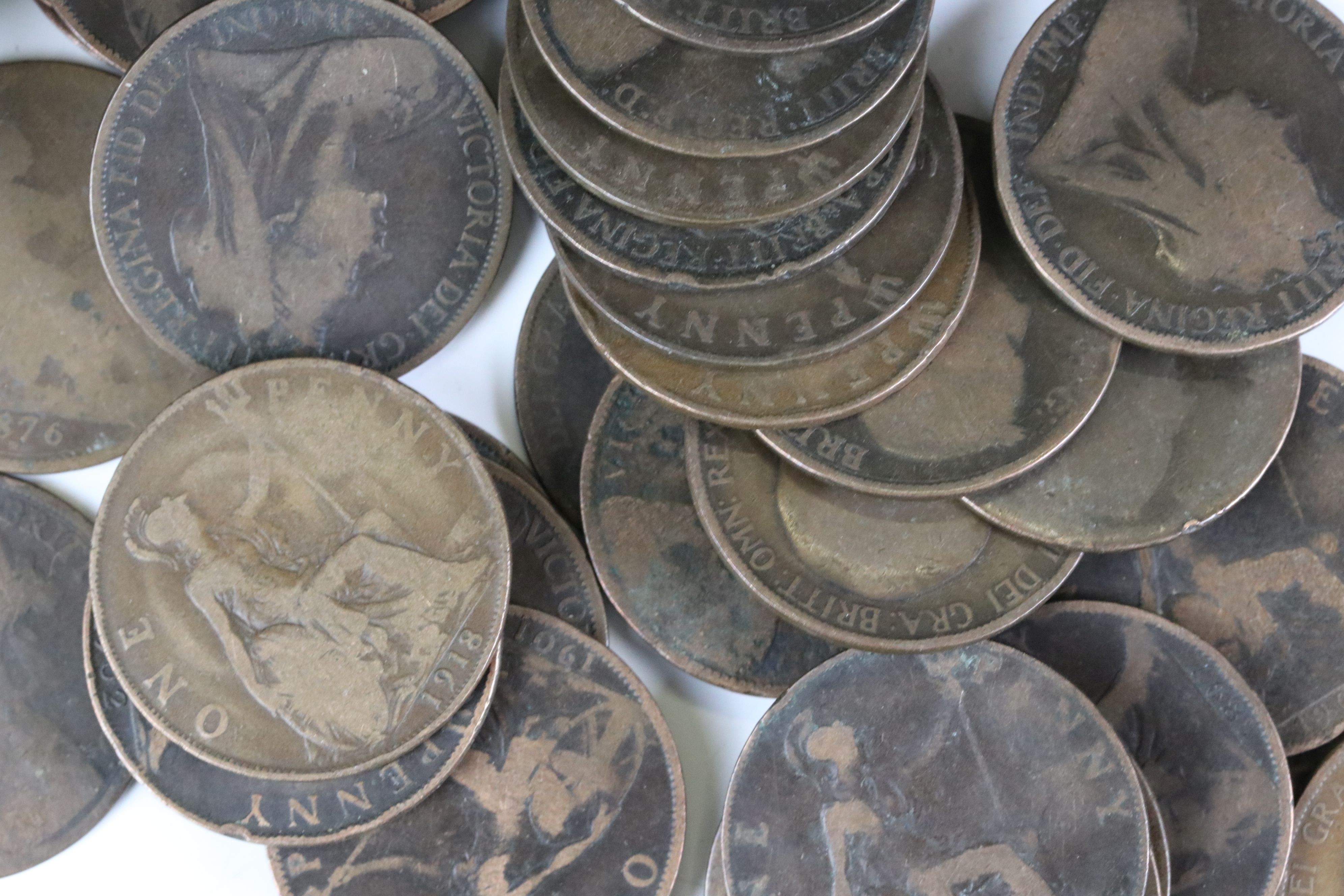 A collection of British and foreign coins and banknotes to include pre decimal silver examples. - Image 5 of 8