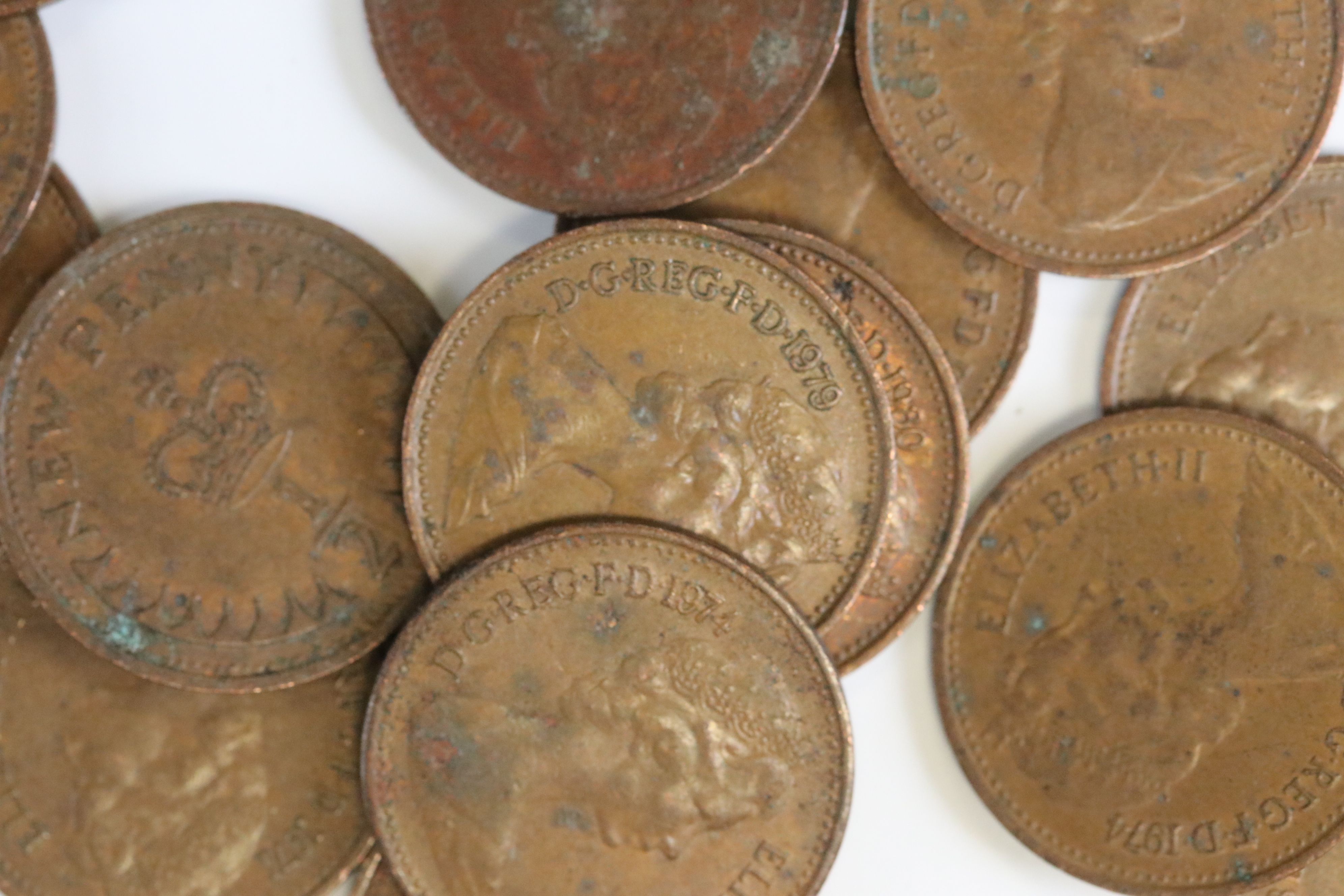 A collection of mainly British pre decimal coins to include a good quantity of silver examples - Image 13 of 16