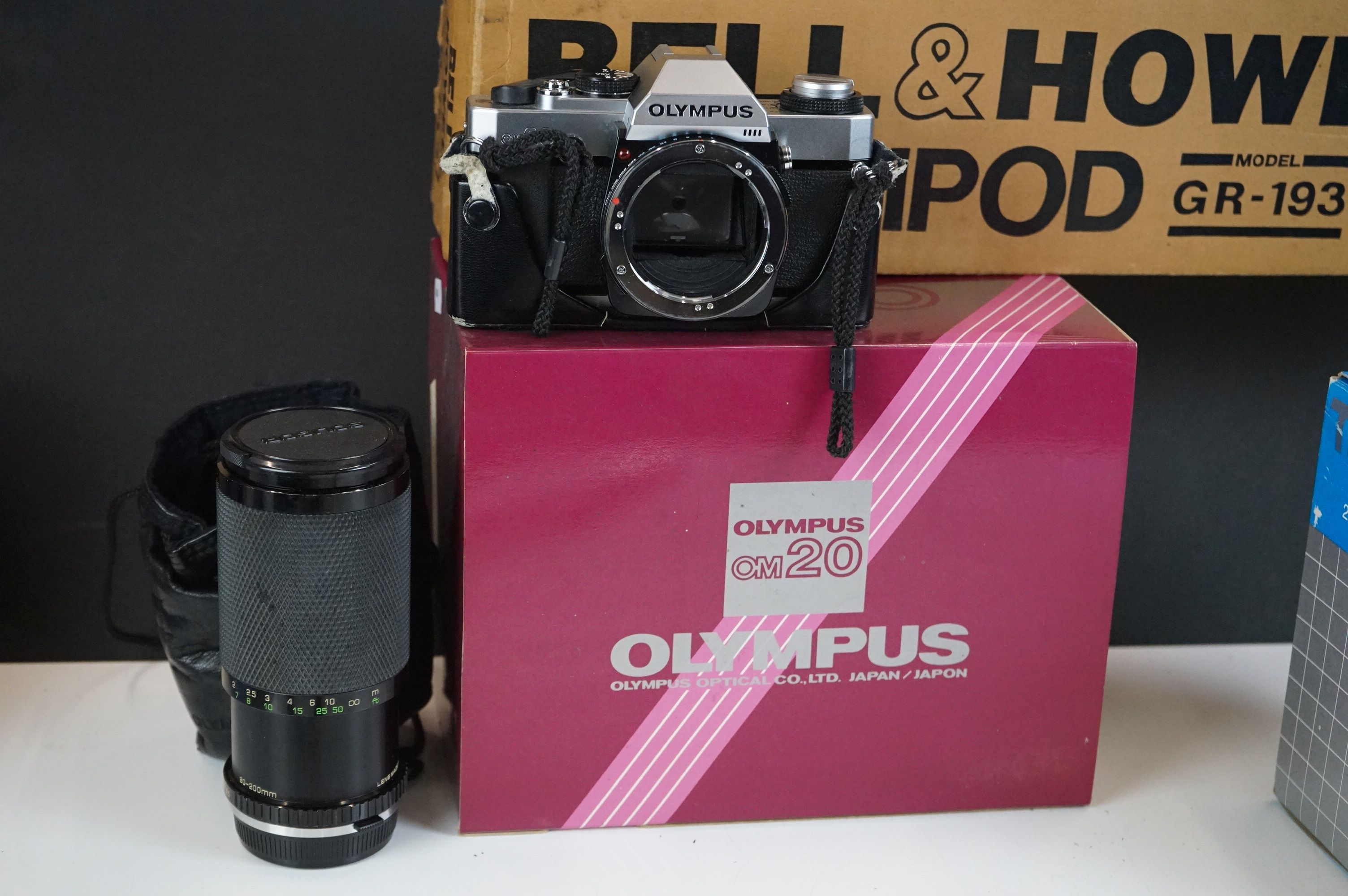 A collection of photography equipment to include an Olympus OM20 camera with Zuiko Auto-S 40mm lens, - Image 7 of 11