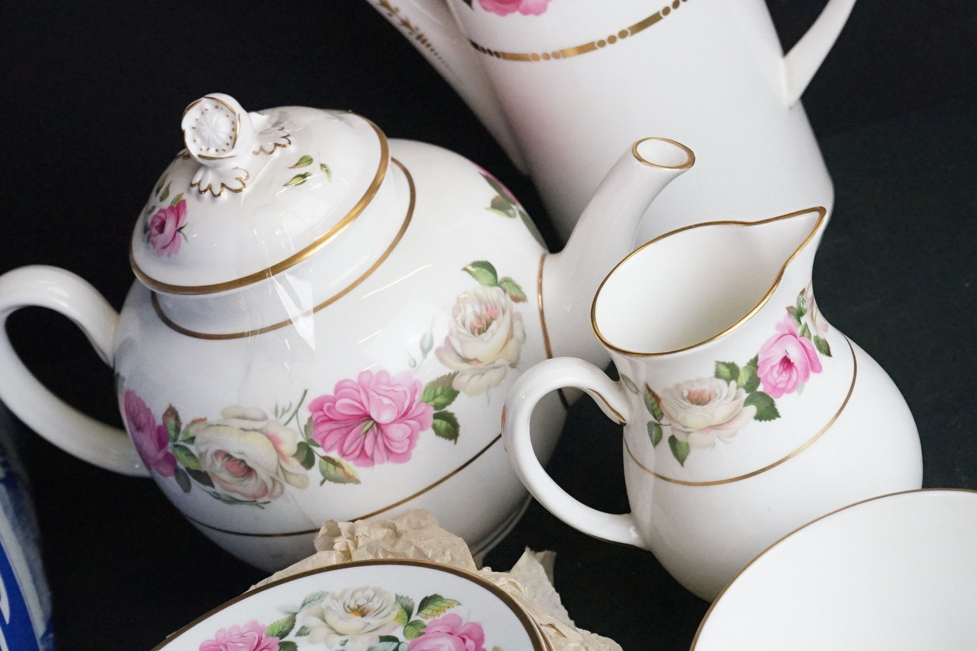 Royal Worcester ' Royal Garden ' pattern ceramics to include 2 teapots & covers, coffee pot & cover, - Image 5 of 14