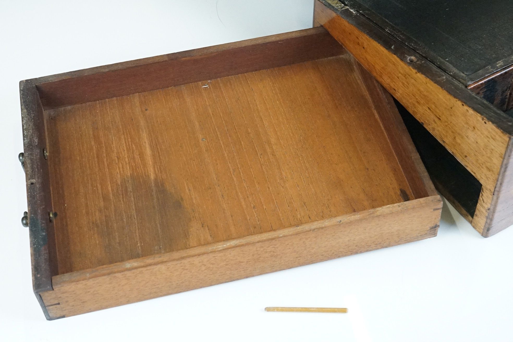 19th Century mahogany writing box of rectangular form, with 'secret' drawer to one end with brass - Image 7 of 8