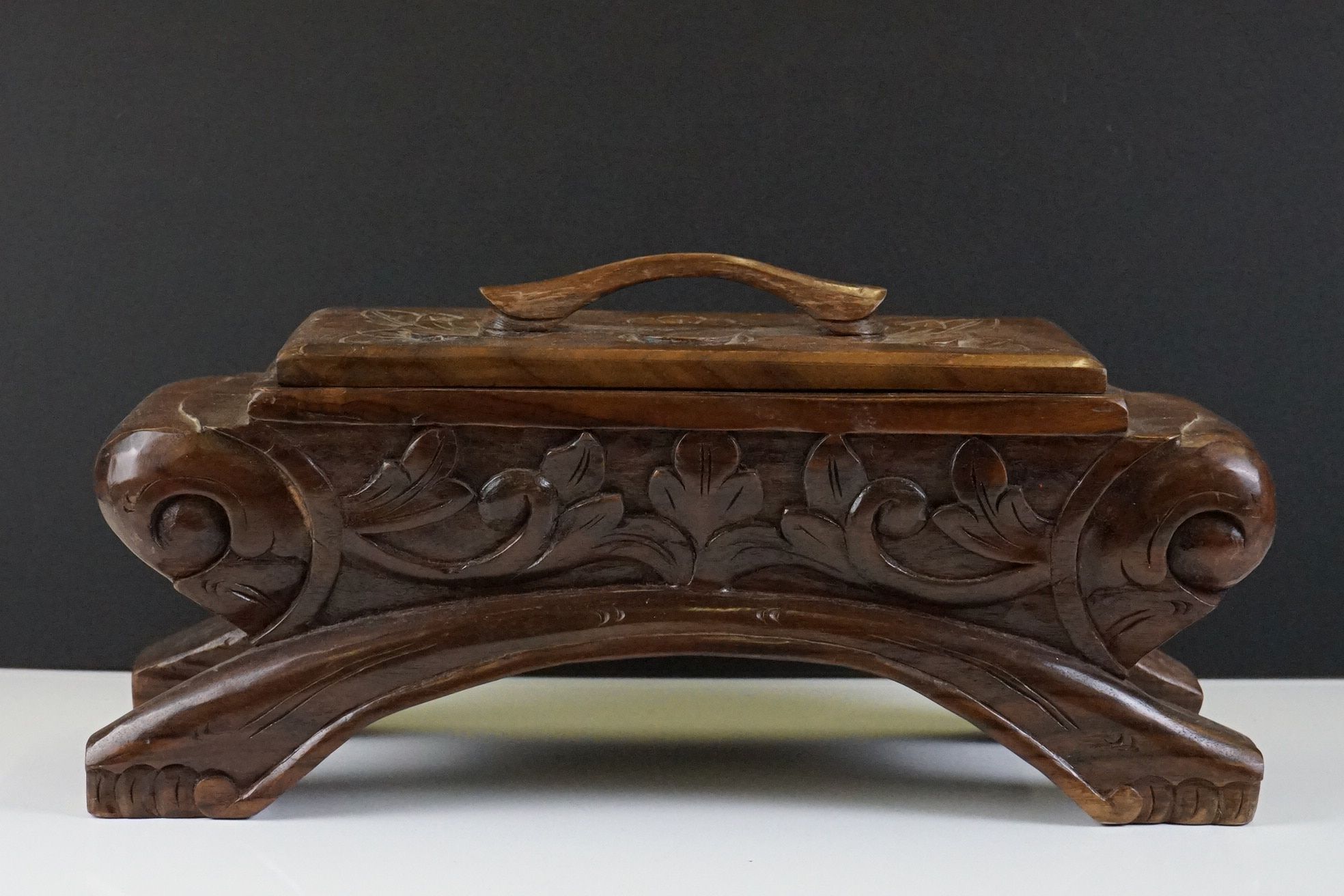 20th Century carved hardwood table-top lidded spice box, with foliate decoration, the lid opening to - Image 4 of 5