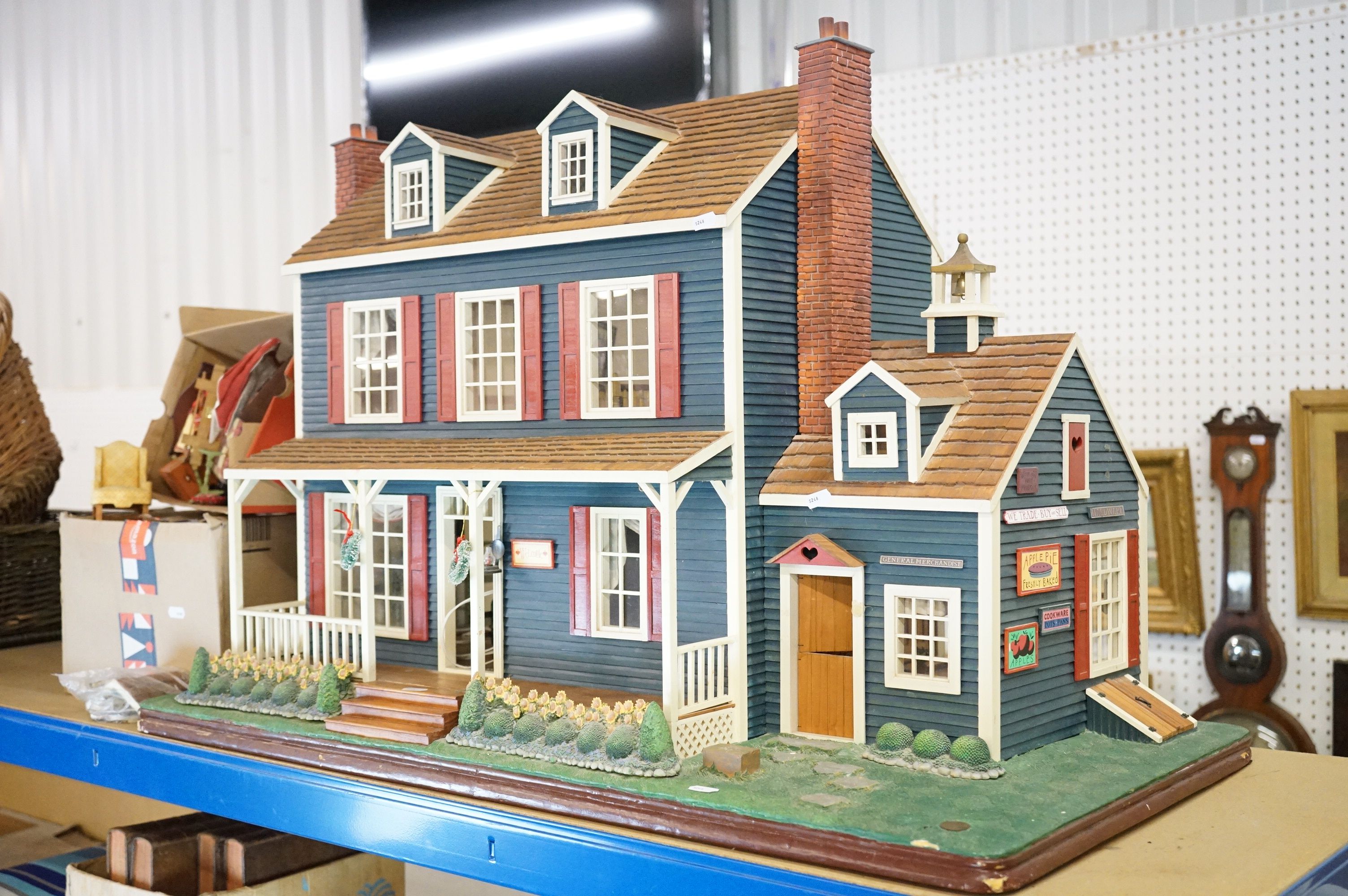 Franklin Mint ' Heartland Hollow ' large painted wooden dolls house & hardware store with garden - Image 3 of 26