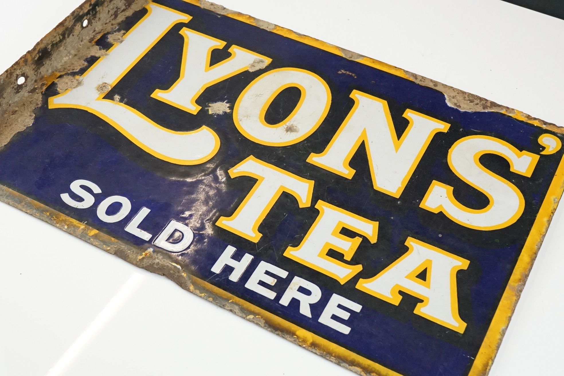Advertising - Original ' Lyons Tea Sold Here ' double-sided enamel sign, white text on blue ground - Image 3 of 15