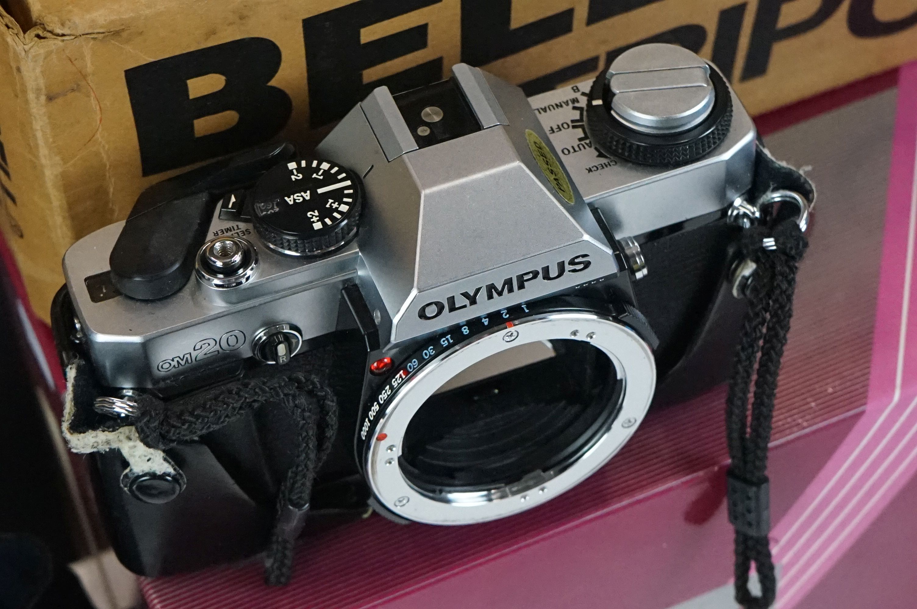 A collection of photography equipment to include an Olympus OM20 camera with Zuiko Auto-S 40mm lens, - Image 8 of 11