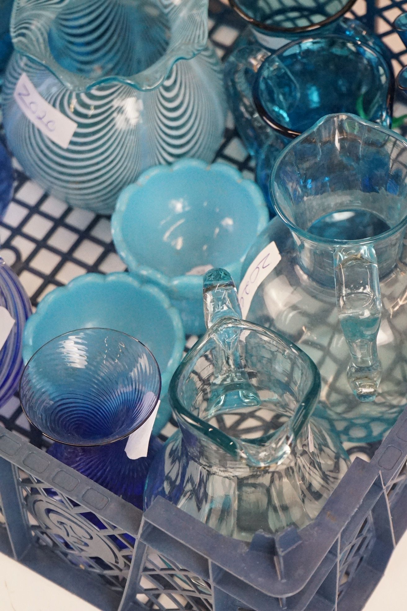 Group of mixed glassware to include a pair of spiral-effect squat vases with lobed upper rims ( - Image 5 of 6