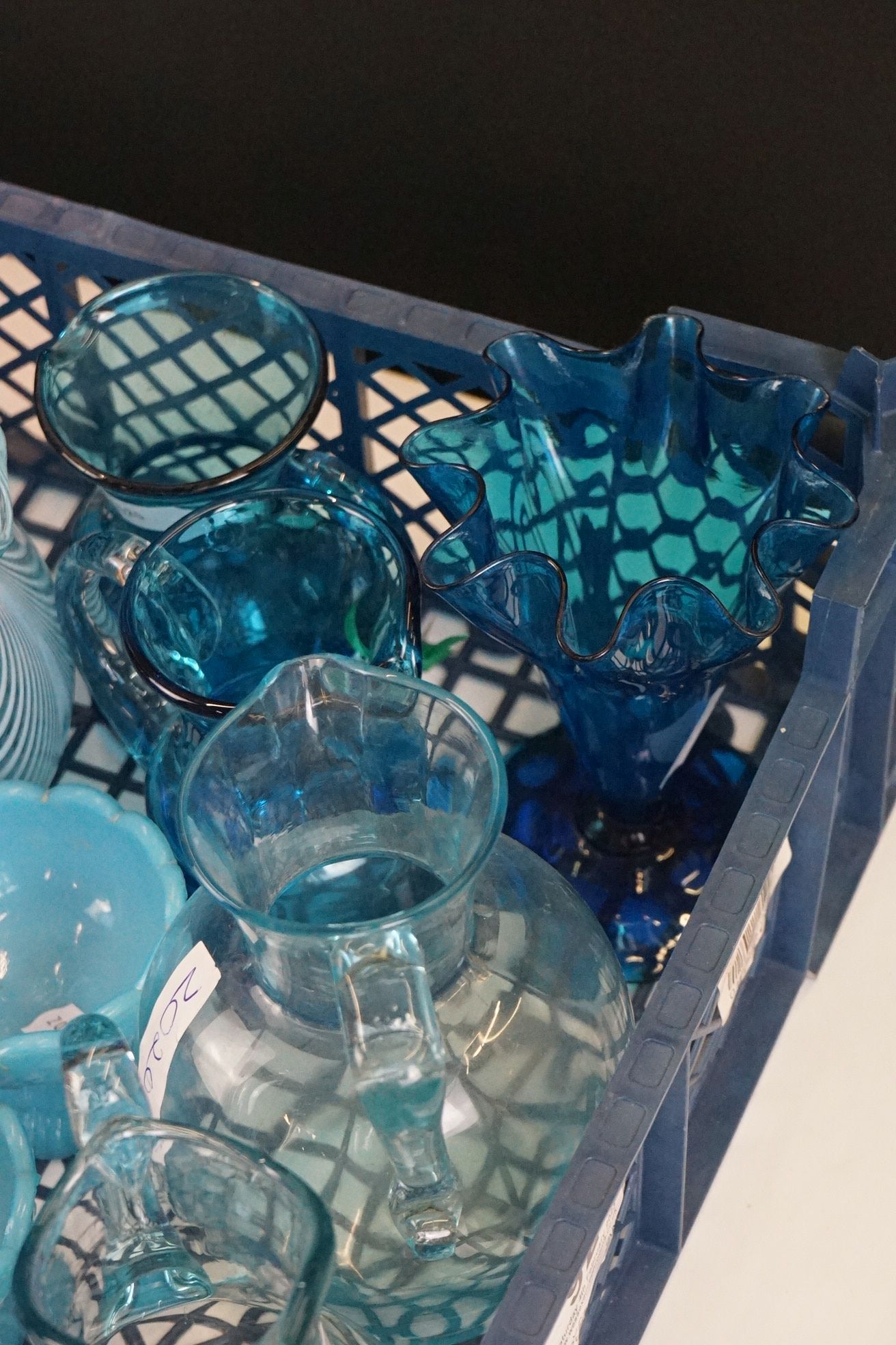 Group of mixed glassware to include a pair of spiral-effect squat vases with lobed upper rims ( - Image 6 of 6