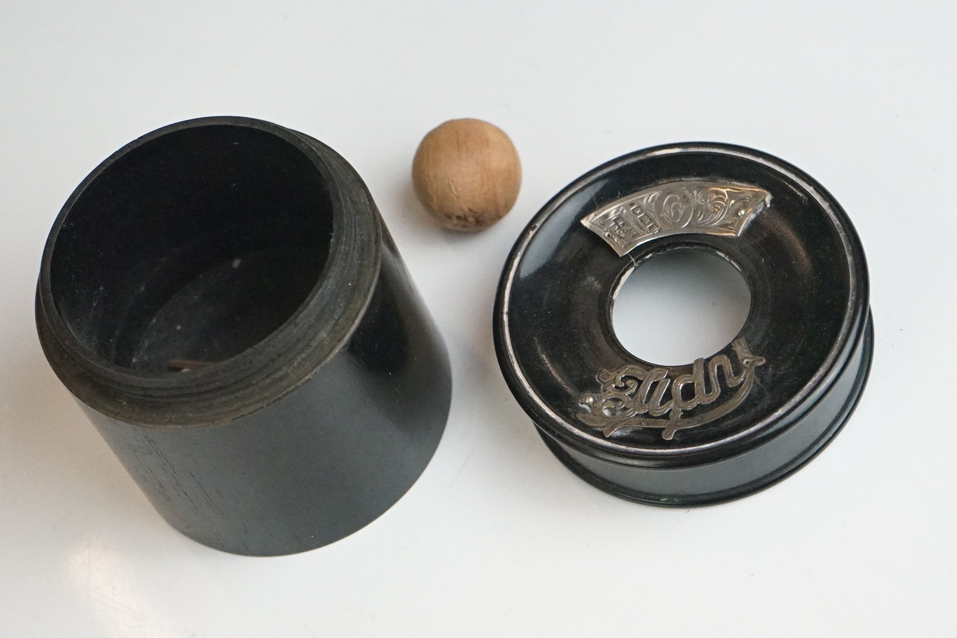 An early 20th century ebony brush set together with a group of other ebony items to include stud box - Image 5 of 7