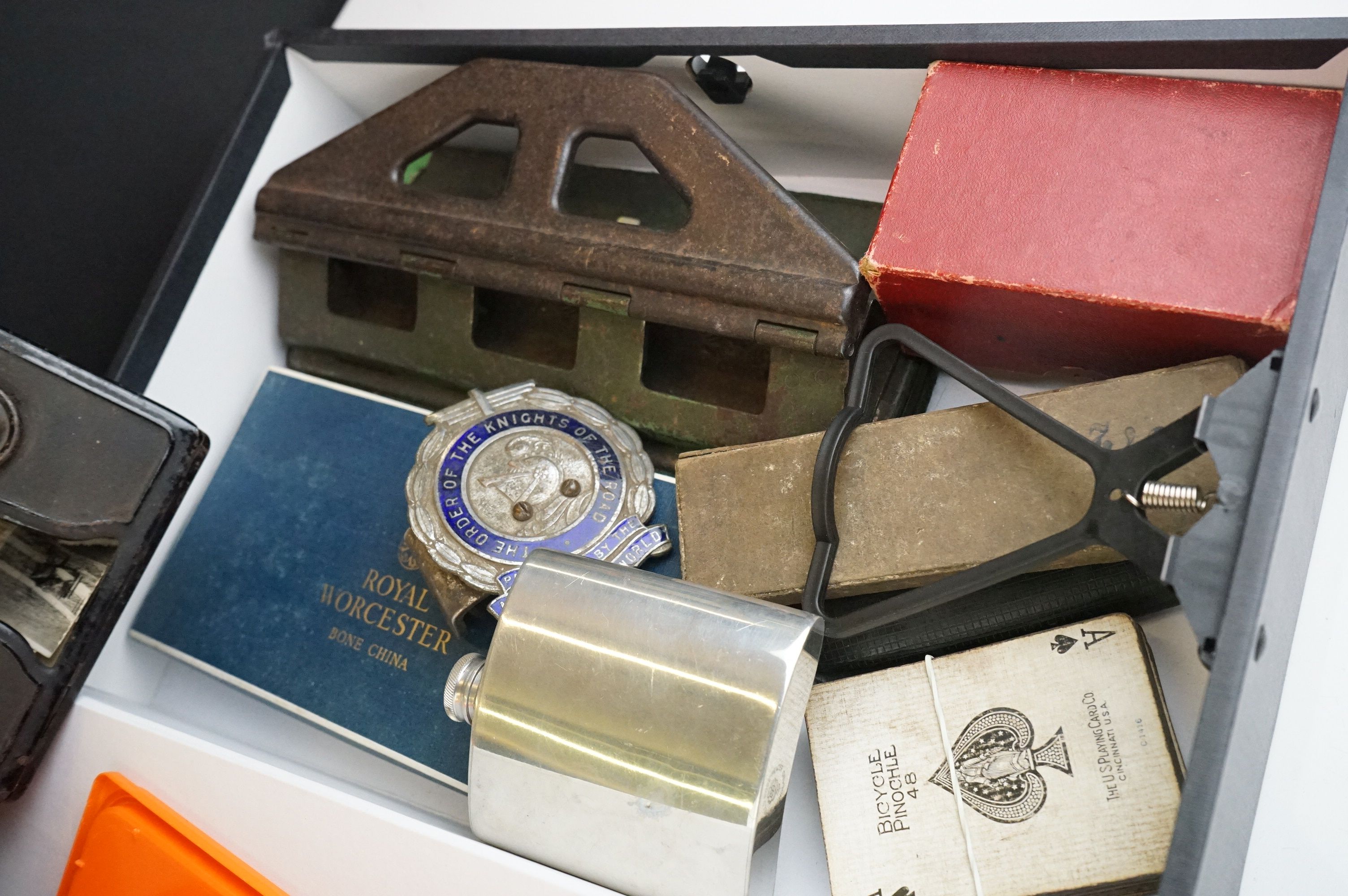 A group of mixed collectables to include coins, car badges, light meter, snuff box, magnifying glass - Image 5 of 5