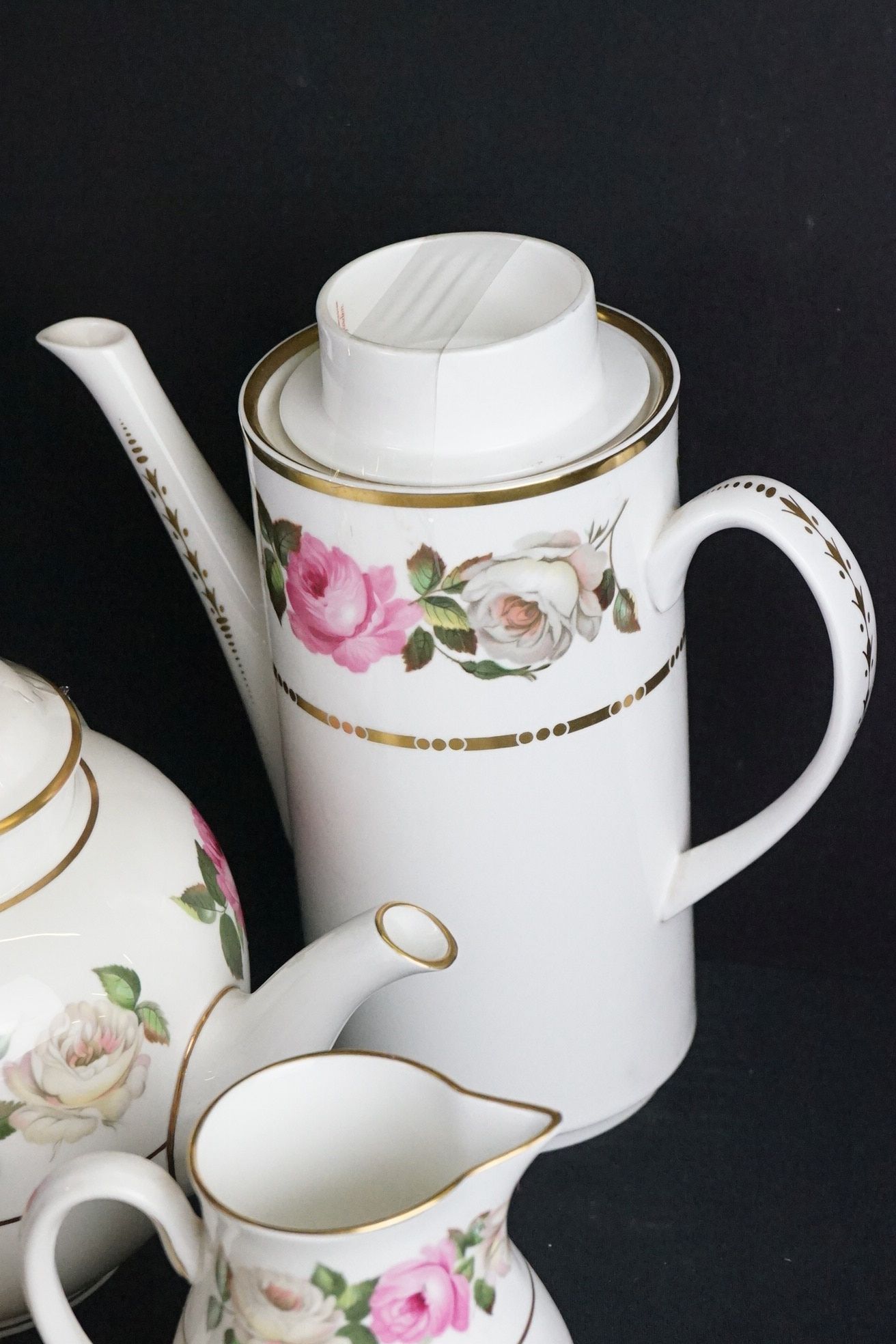 Royal Worcester ' Royal Garden ' pattern ceramics to include 2 teapots & covers, coffee pot & cover, - Image 6 of 14