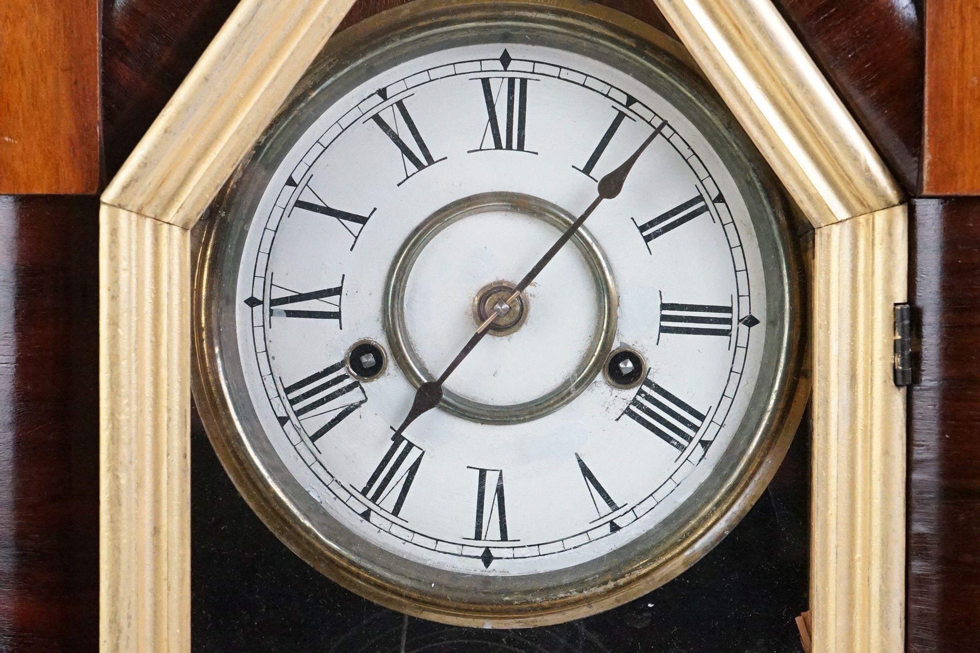 Early 20th Century Jerome & Co ' American 1 Day Sharp Gothic Striking ' Mantel Clock, with a white - Image 2 of 7