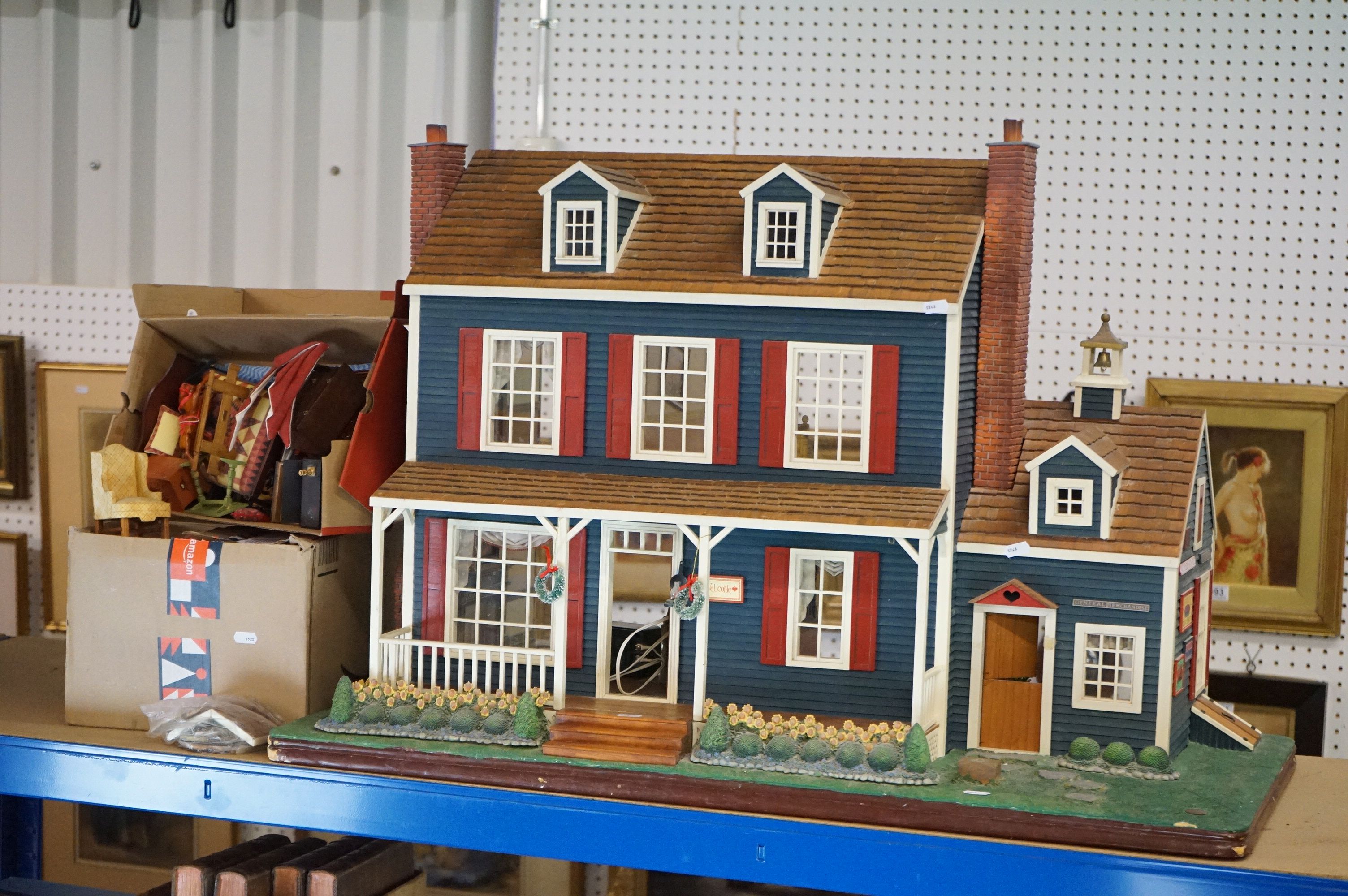 Franklin Mint ' Heartland Hollow ' large painted wooden dolls house & hardware store with garden - Image 2 of 26