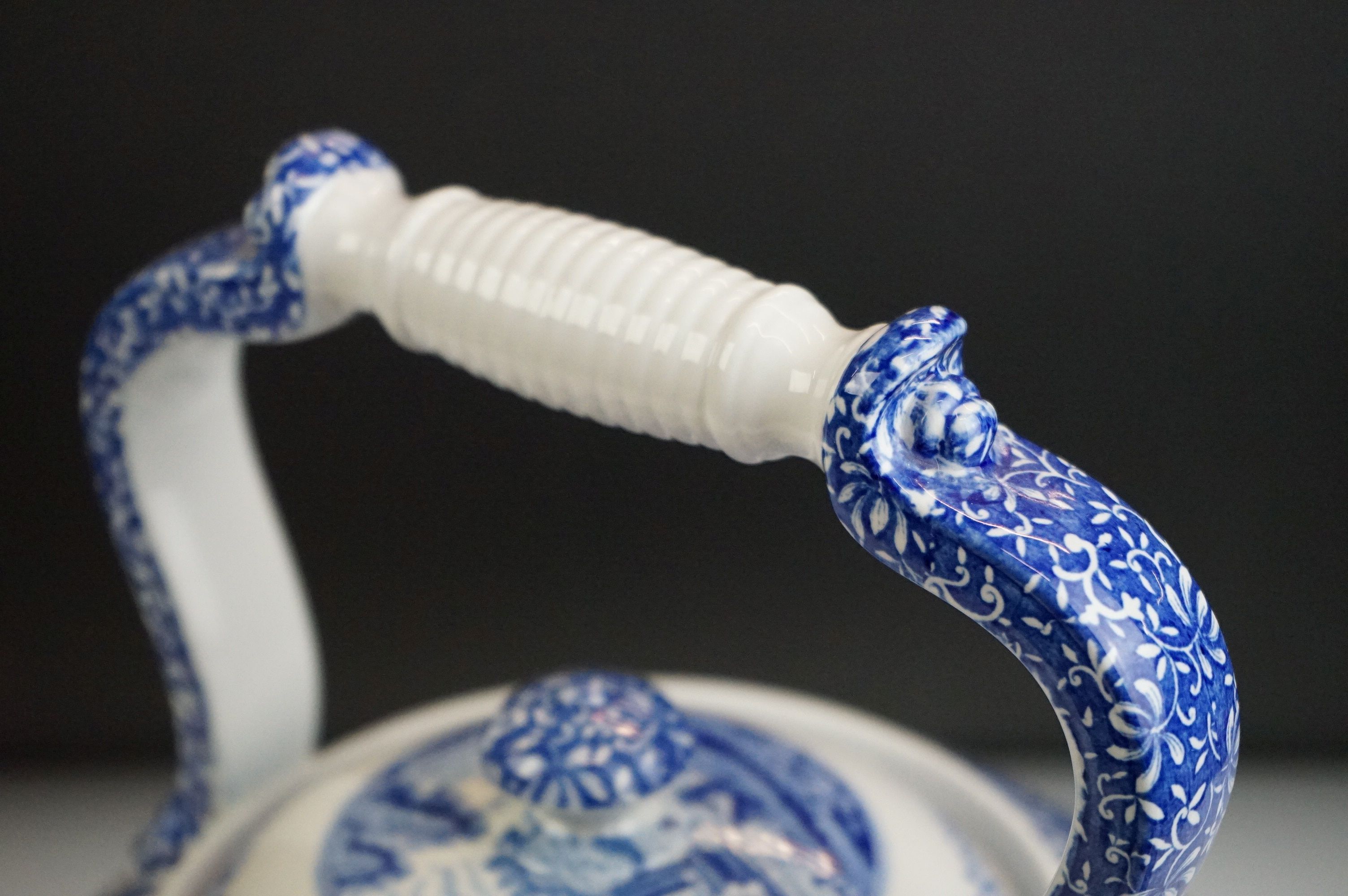 Large Spode Blue & White Italian pattern ceramic kettle & cover, 31cm high - Image 6 of 16