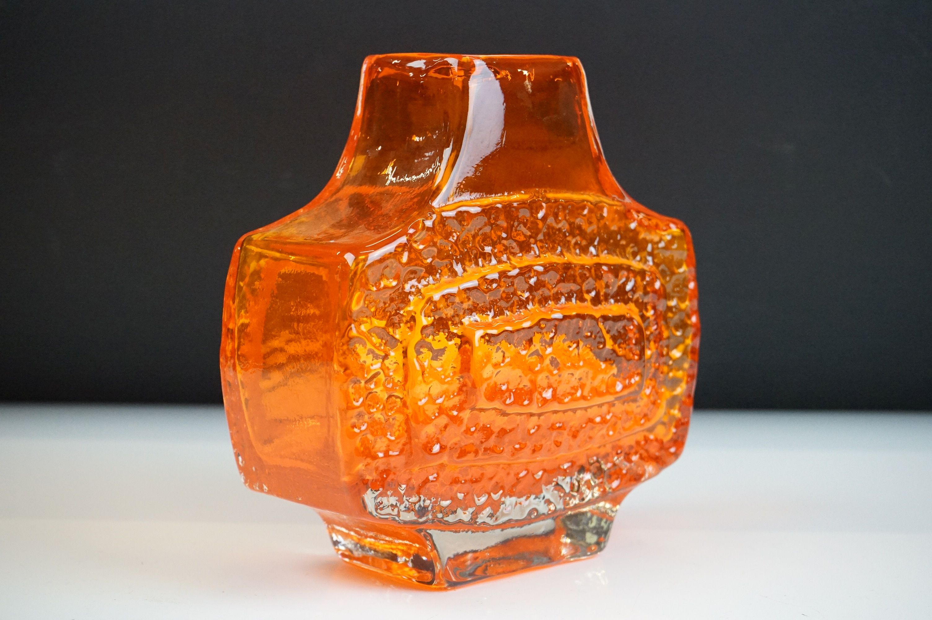 Whitefriars Textured Glass Concentric ' TV ' Pattern Vase, pattern no. 9677, in the Tangerine - Image 3 of 9