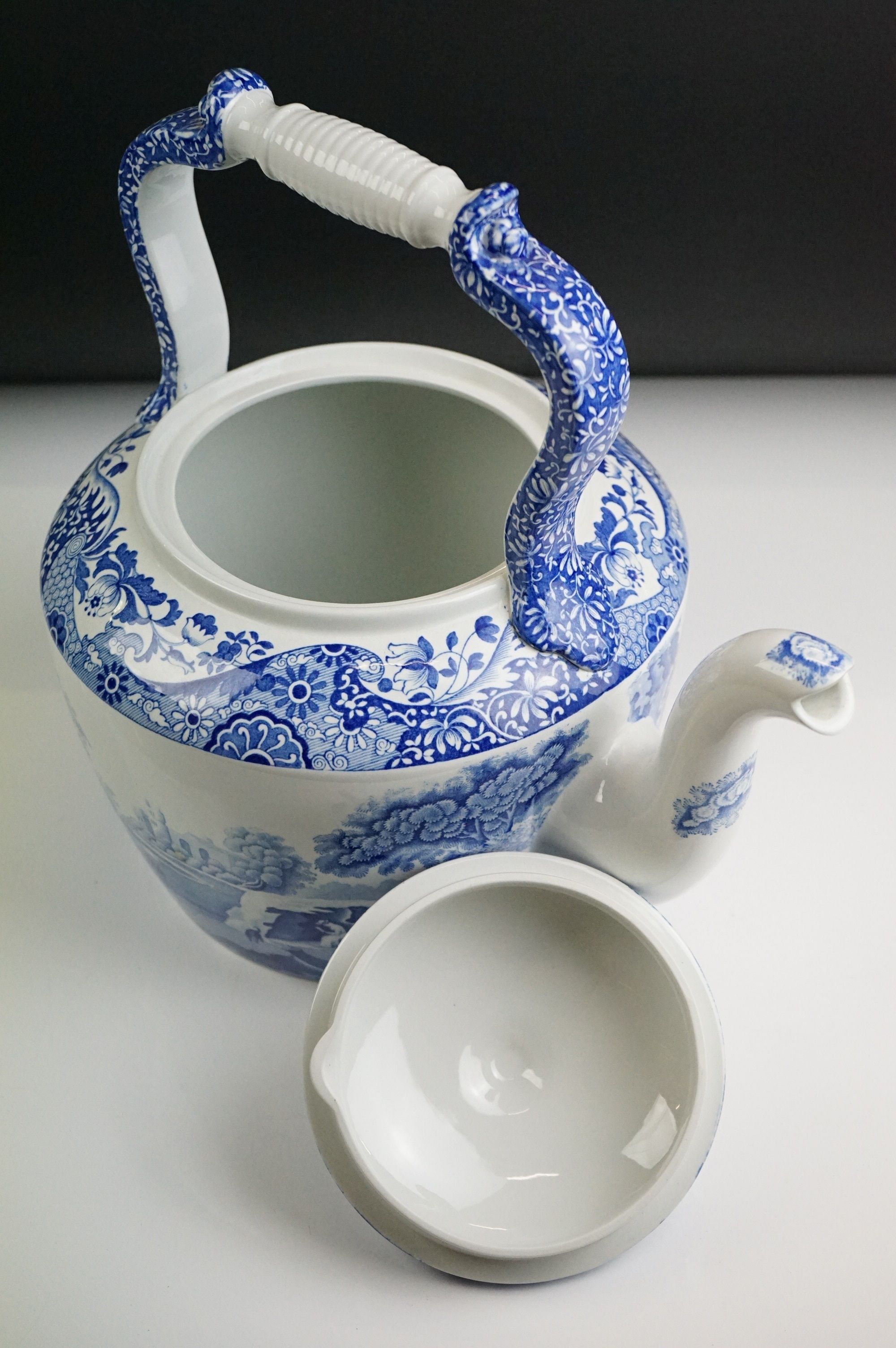 Large Spode Blue & White Italian pattern ceramic kettle & cover, 31cm high - Image 13 of 16