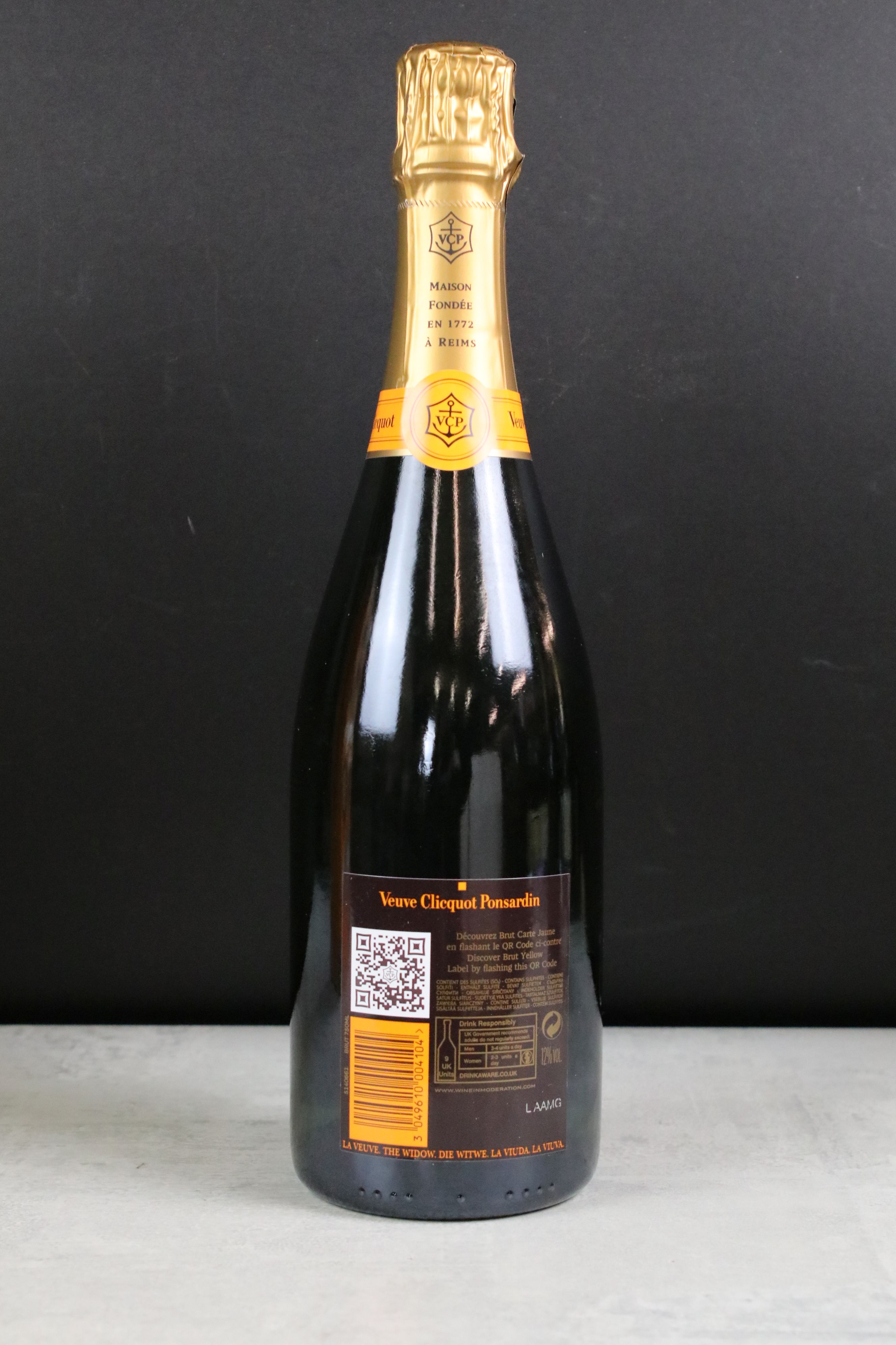 A collection of four bottles of Champagne to include Moet & Chandon, Louis Daumont, Louvel - Image 5 of 18