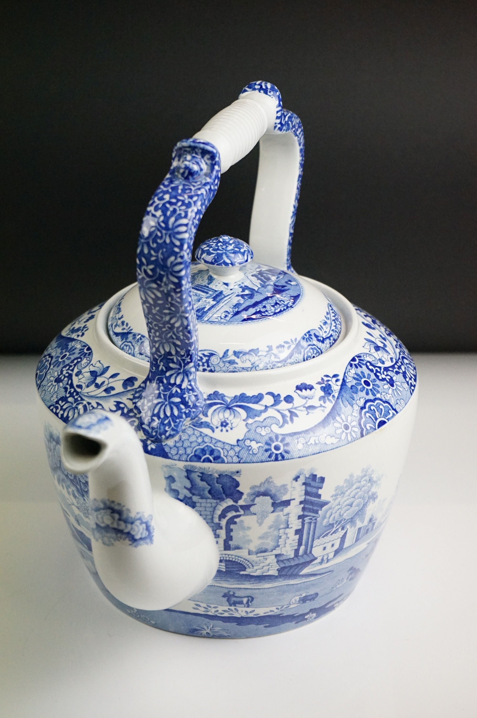 Large Spode Blue & White Italian pattern ceramic kettle & cover, 31cm high - Image 4 of 16