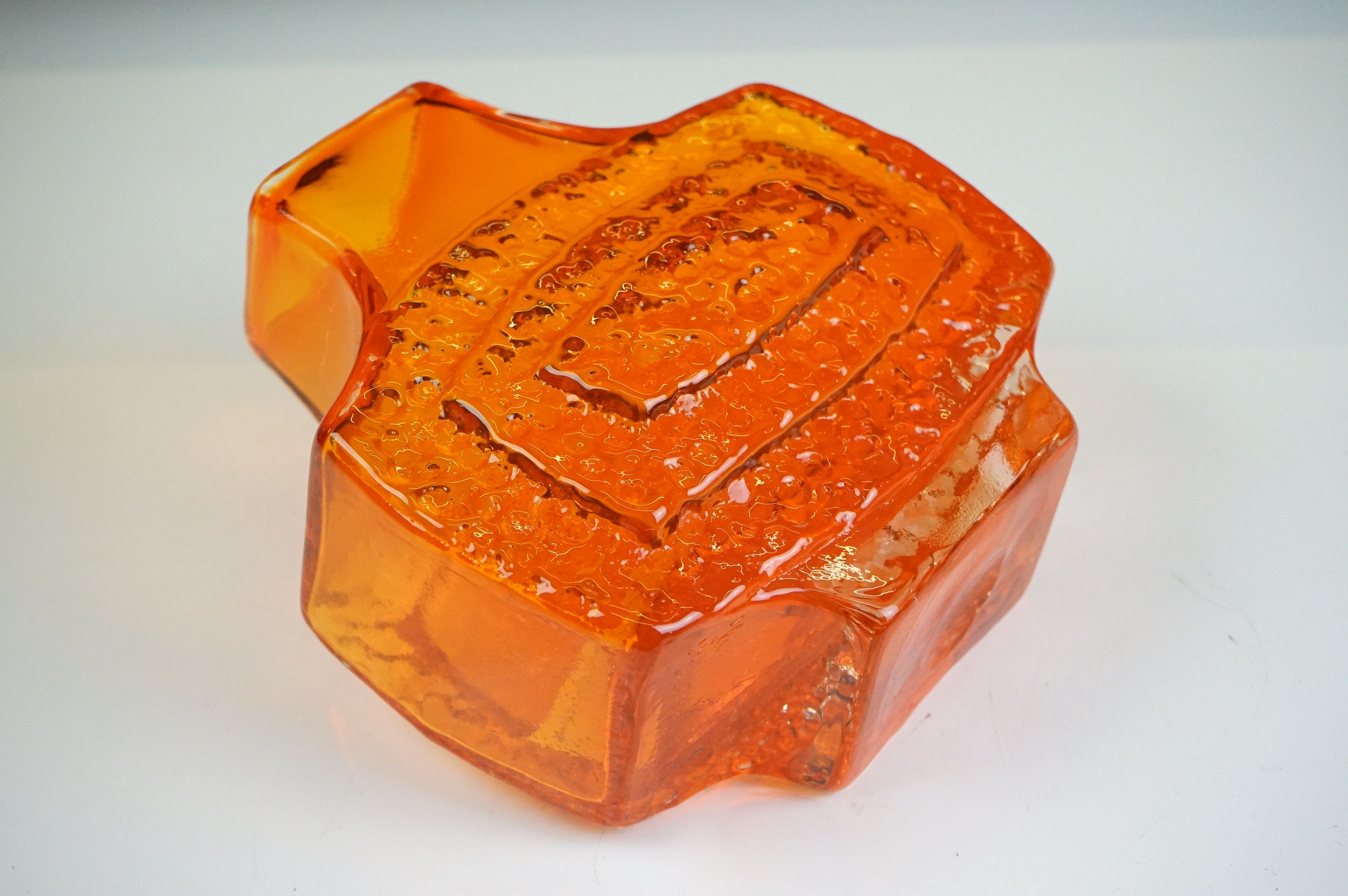 Whitefriars Textured Glass Concentric ' TV ' Pattern Vase, pattern no. 9677, in the Tangerine - Image 8 of 9
