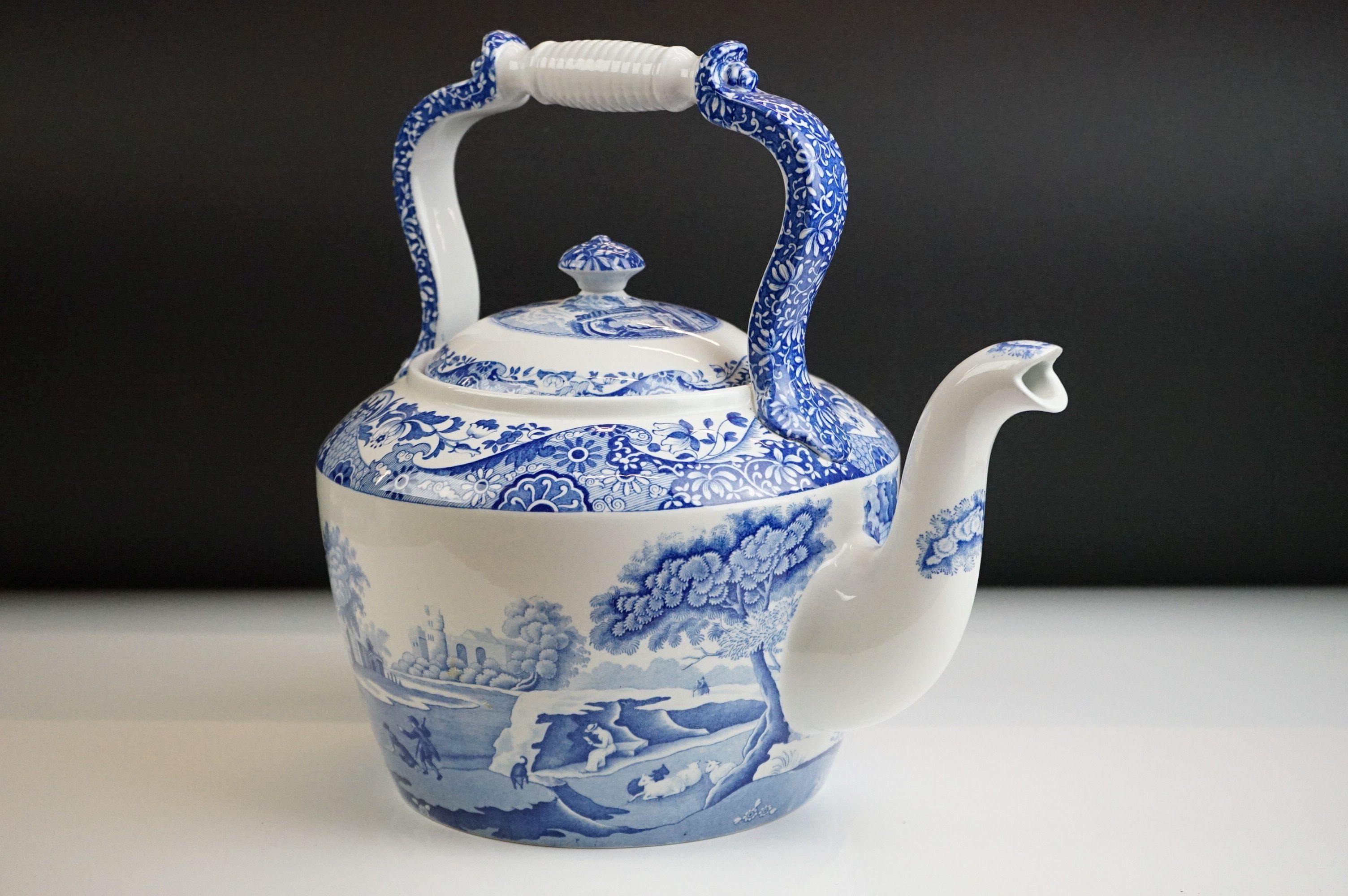 Large Spode Blue & White Italian pattern ceramic kettle & cover, 31cm high - Image 5 of 16