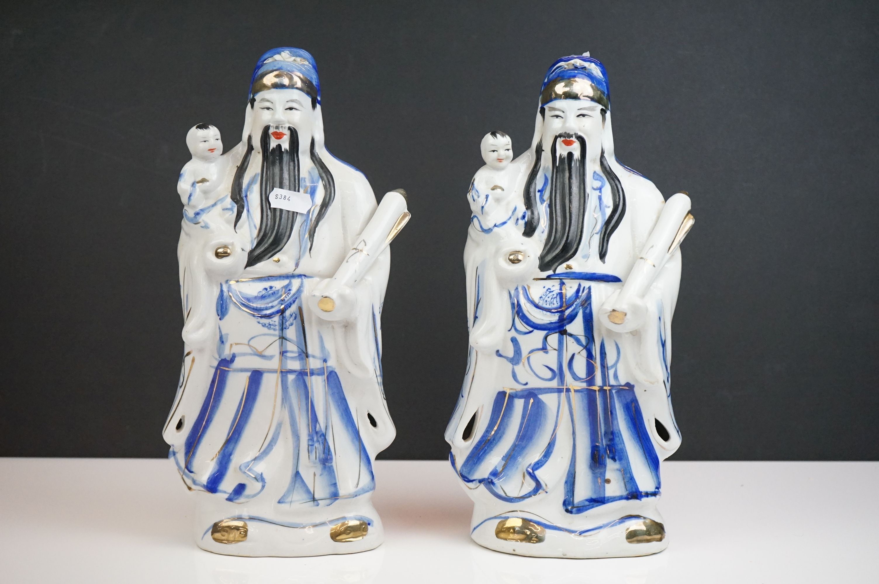 Oriental Ceramics including a Pair of Japanese Baluster Vases, 39cm high, Pair of Chinese Blue and - Image 8 of 28