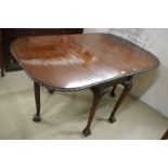 Early 20th century Mahogany Gate-leg Table in the George III manner, rounded rectangular top with