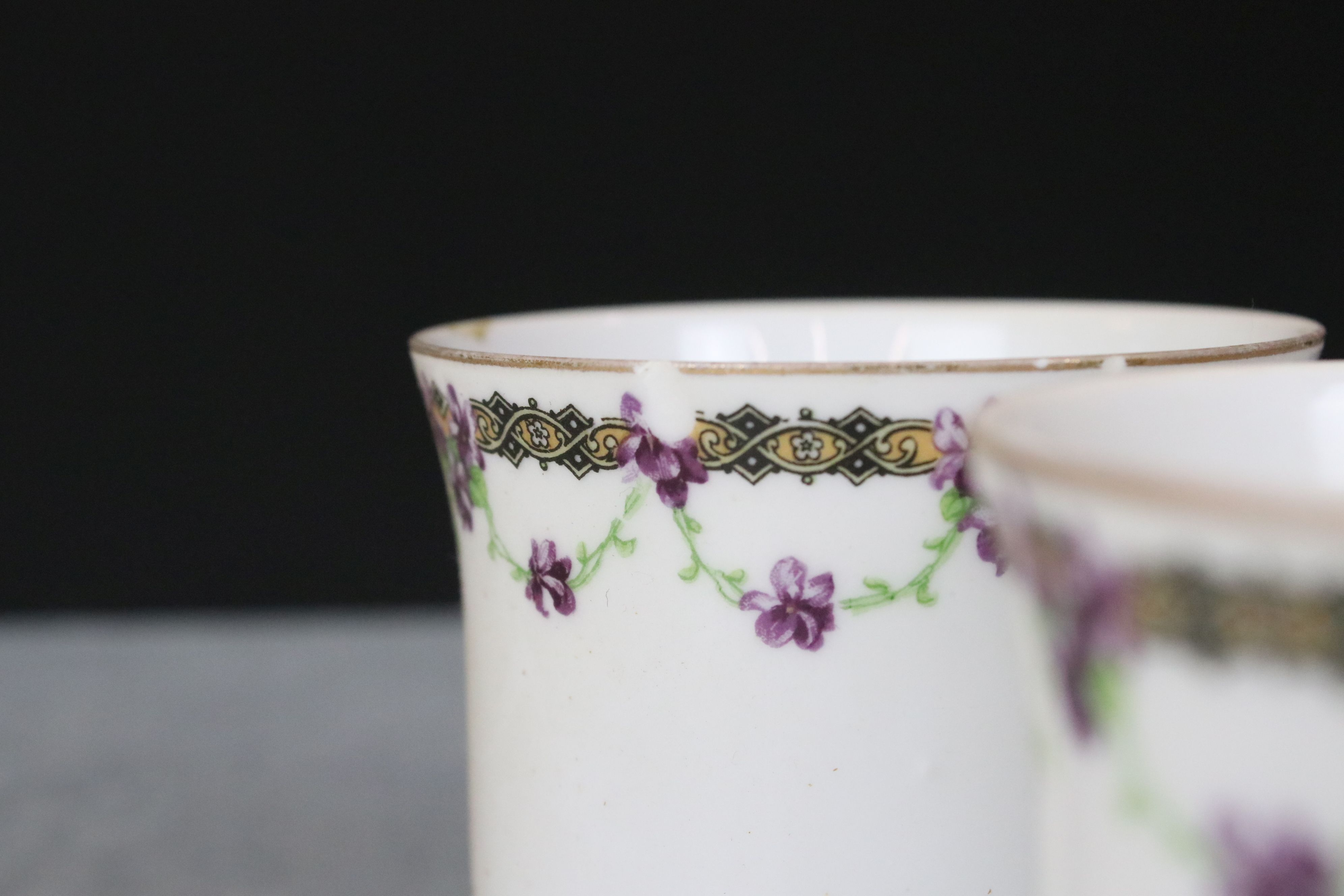 Edwardian Imari Pattern part Tea Service including Muffin Dish, 2 sandwich plates, 5 side plates, - Image 9 of 15