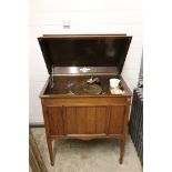 Early 20th century Oak Cabinet Graphonola Gramophone by Columbia model No. 153a together with a