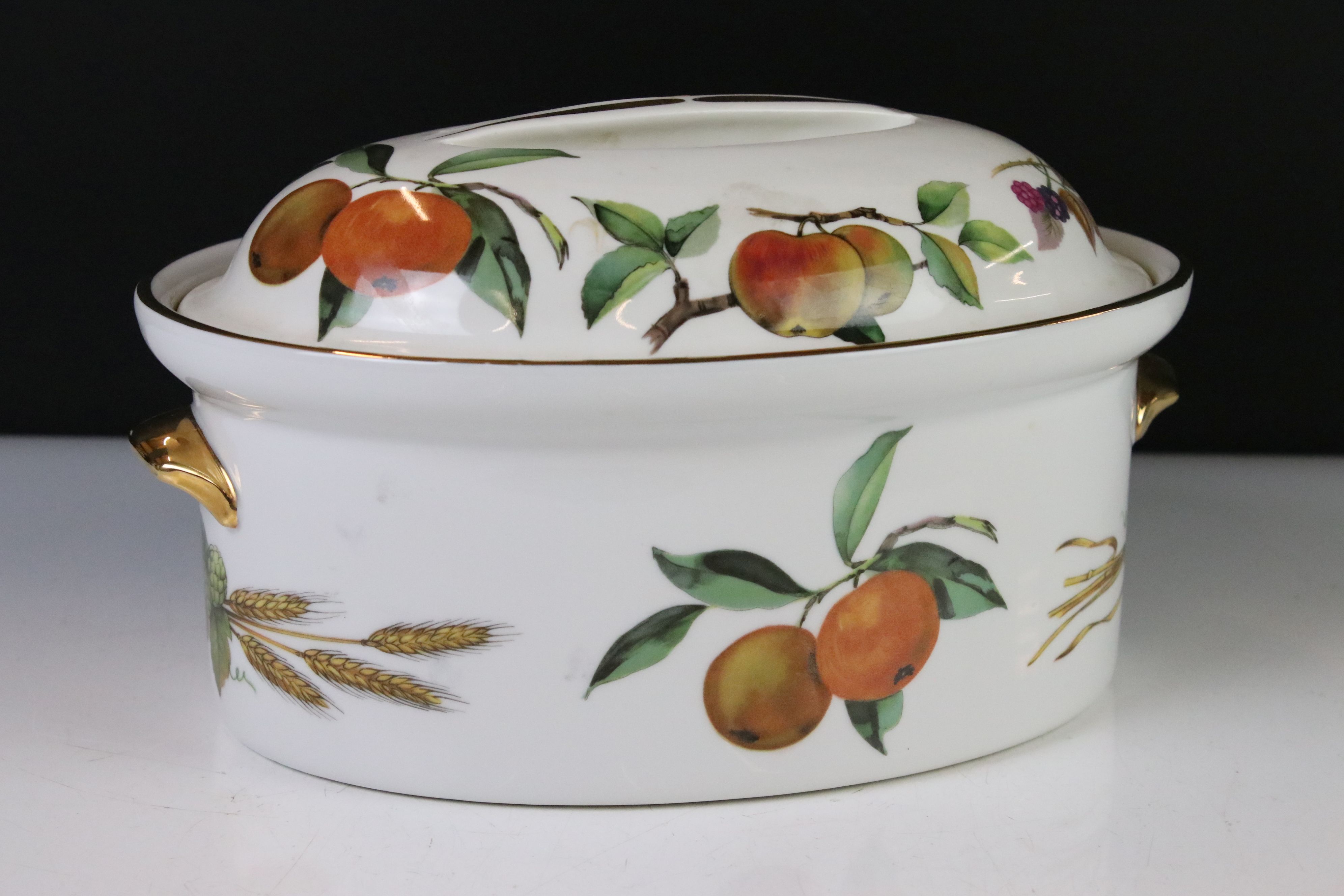 Large collection of Royal Worcester ' Evesham ' Tea and Dinner Ware including 5 lidded tureens, 2 - Image 4 of 17