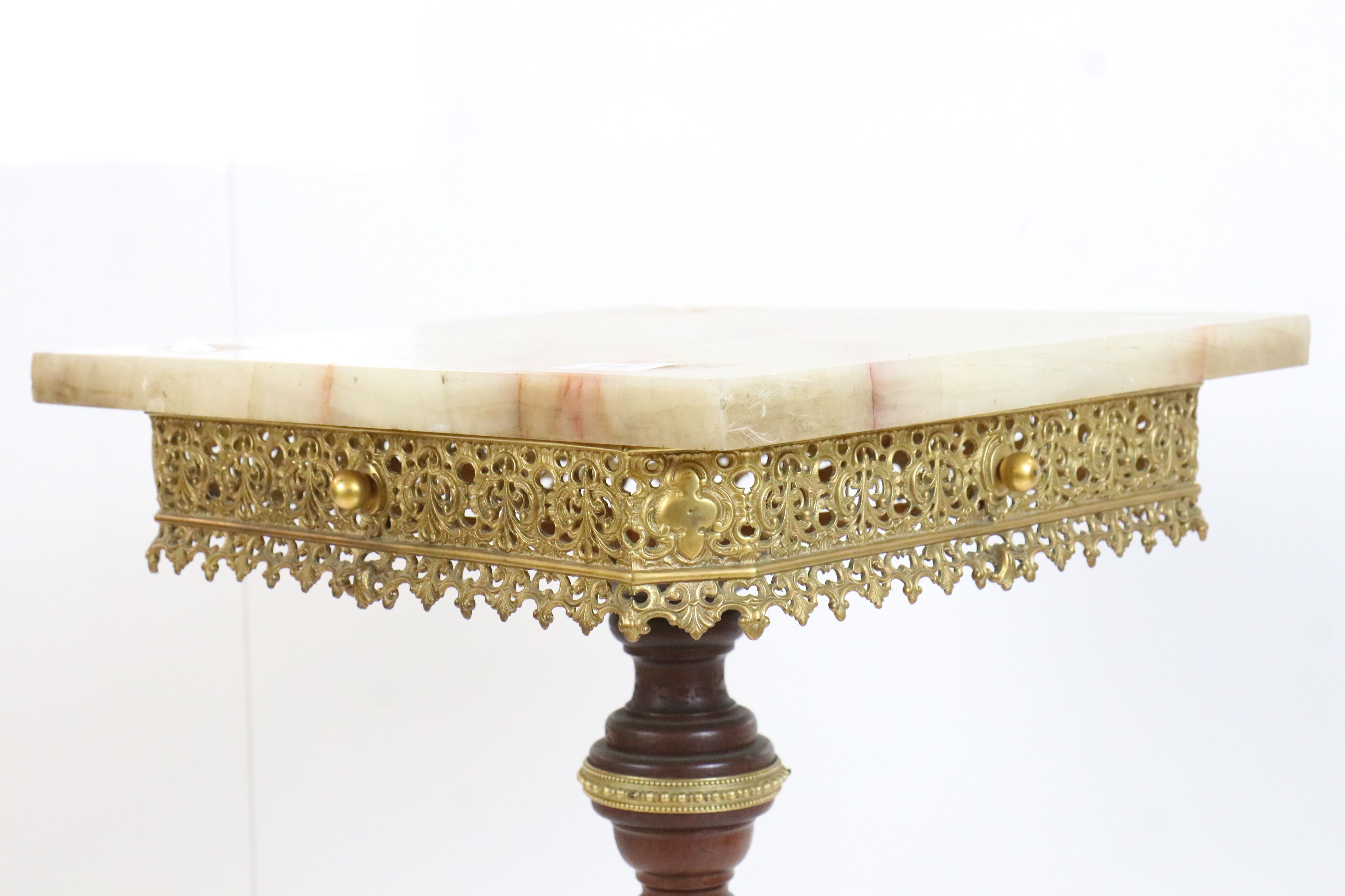 French Jardinière Stand / Table, the square onyx top supported by a turned wooden column and - Image 2 of 8