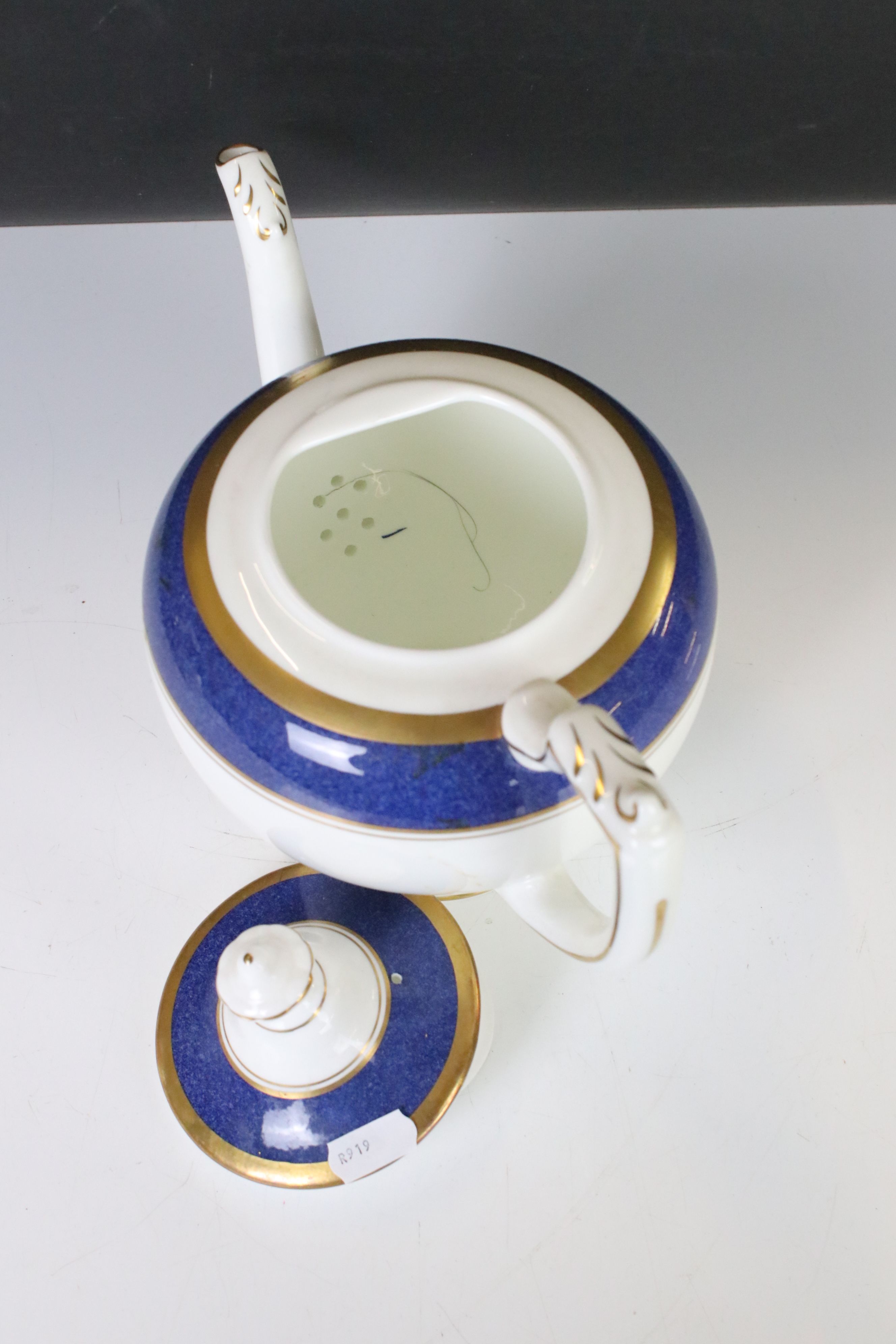 Coalport ' Athlone-Blue ' Tea and Dinner ware including Teapot, 7 tea cups, 2 coffee cups, 6 soup - Image 12 of 18
