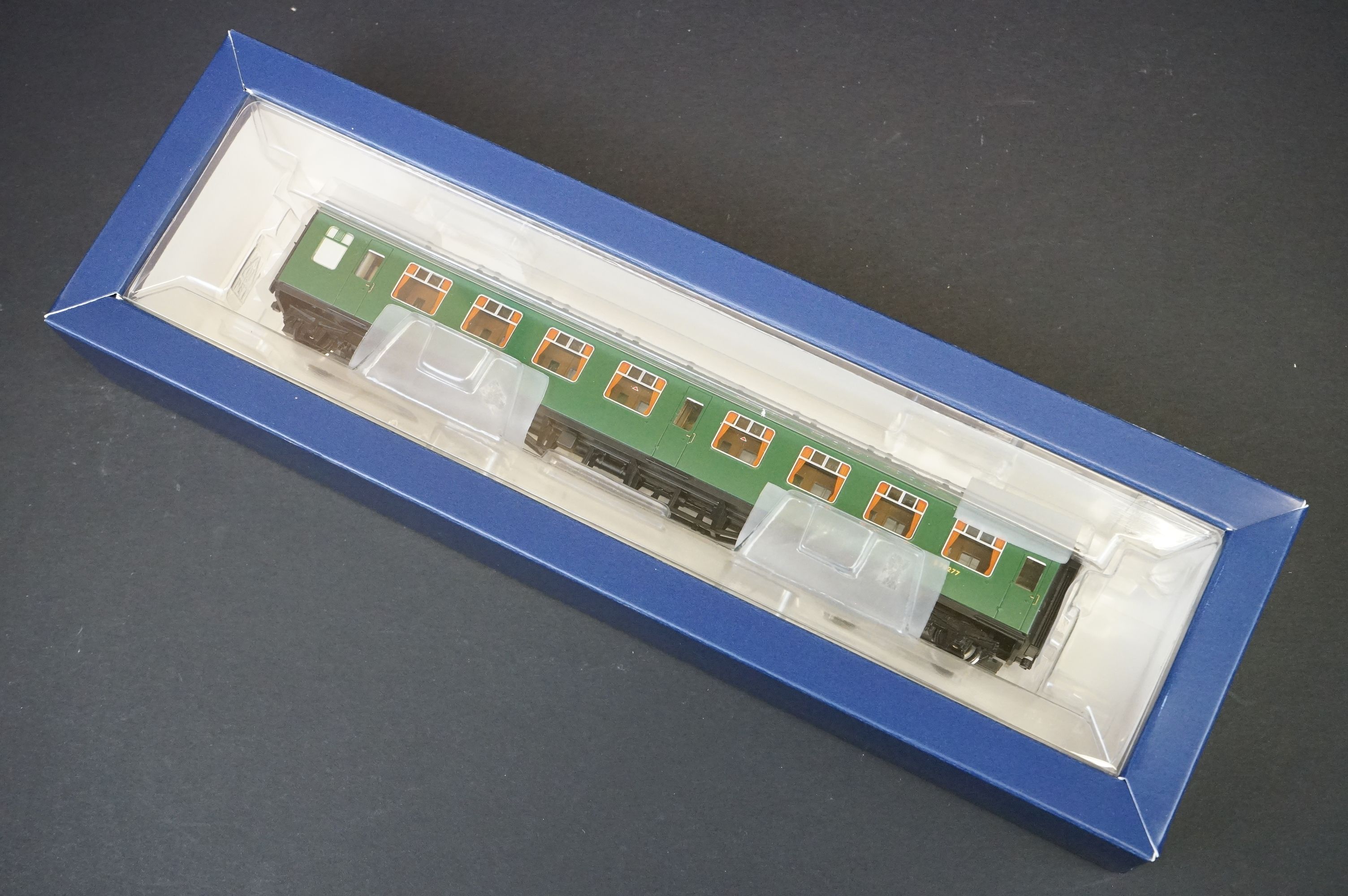 Boxed Bachmann OO gauge 31-426A Late SR Multiple Unit Green with yellow warning panels 4 Car EMU Set - Image 5 of 8
