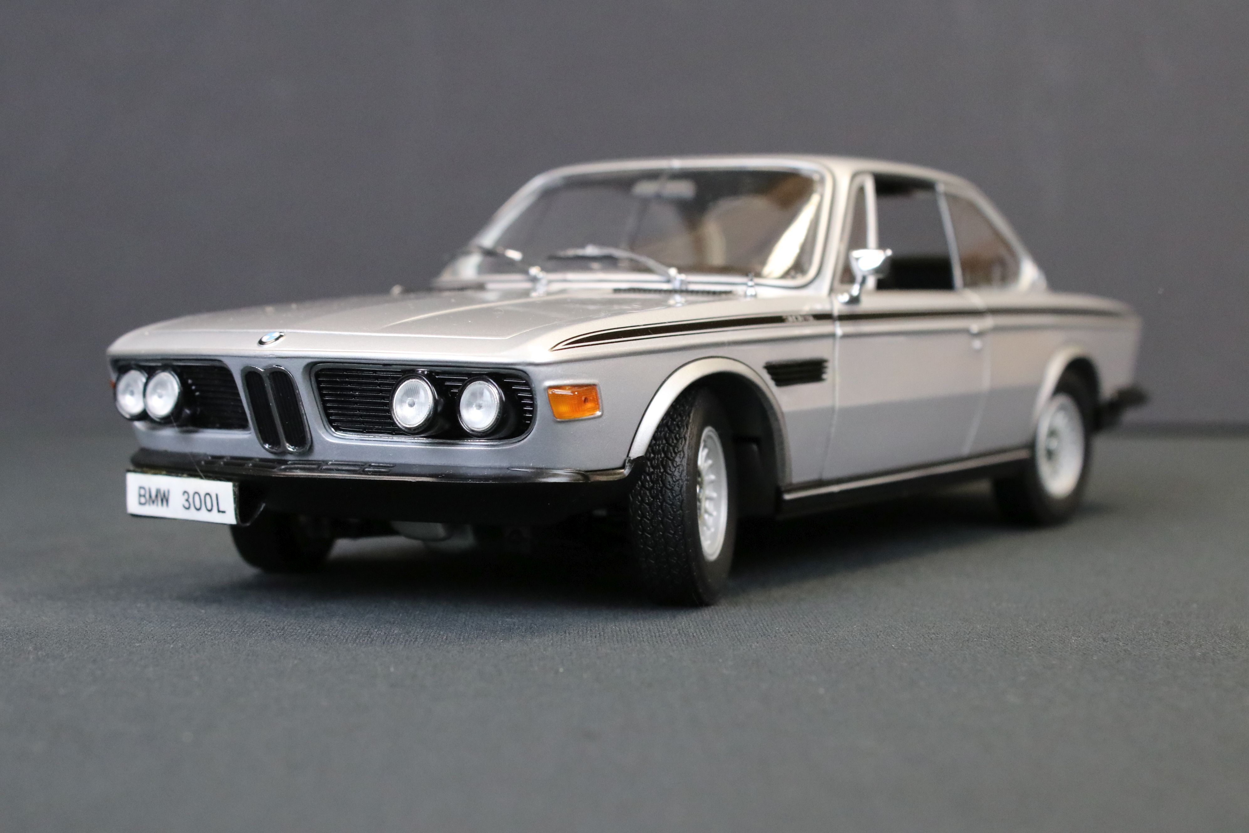 Two boxed Pauls Model Art MiniChamps 1/18 diecast models to include 180029020 BMW 3.0 CSL 1972 - Image 13 of 17