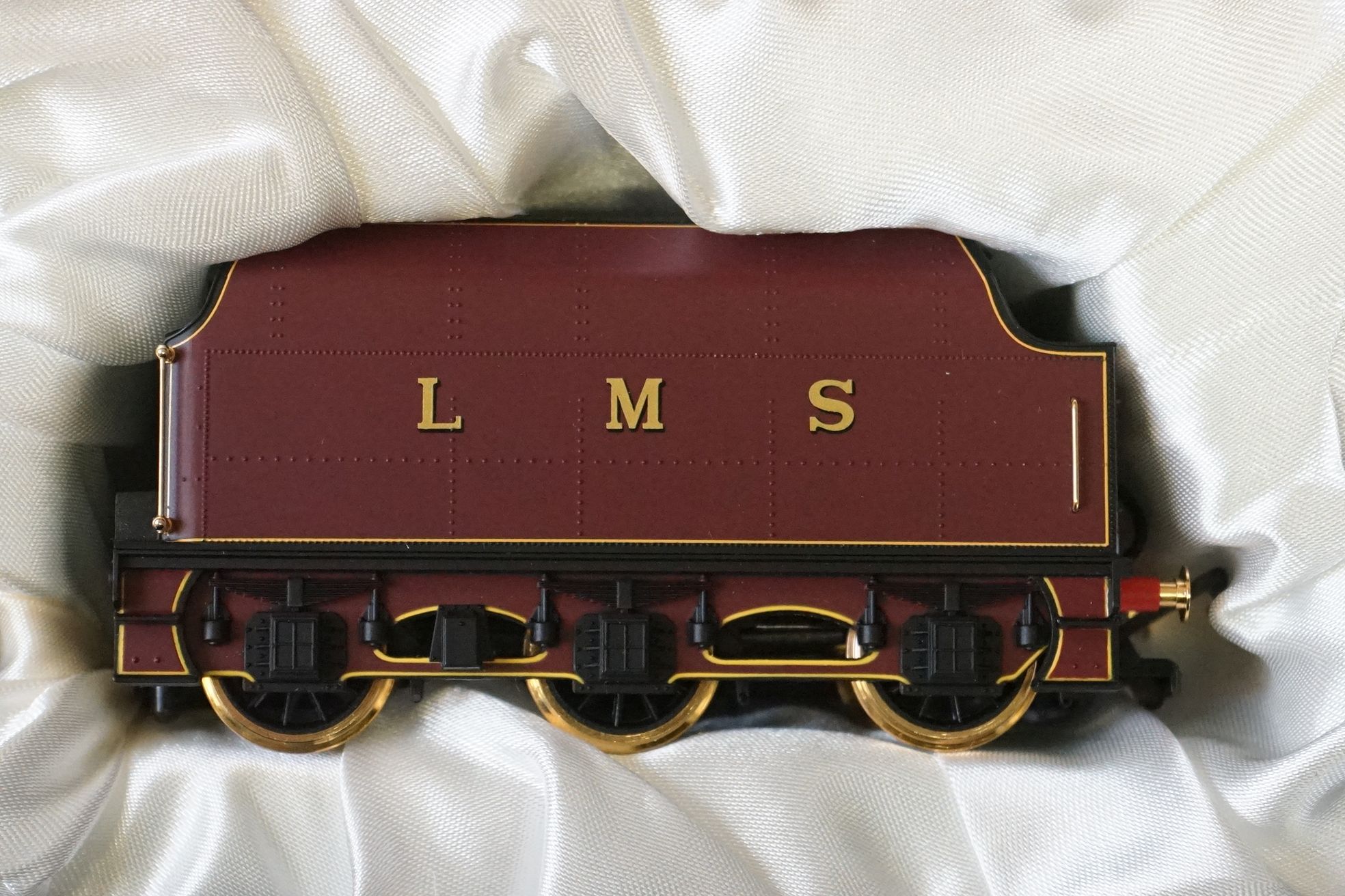Boxed ltd edn Hornby OO gauge R2215 LMS 4-6-2 Princess Elizabeth Class Locomotive, 18 ct gold parts, - Image 4 of 7