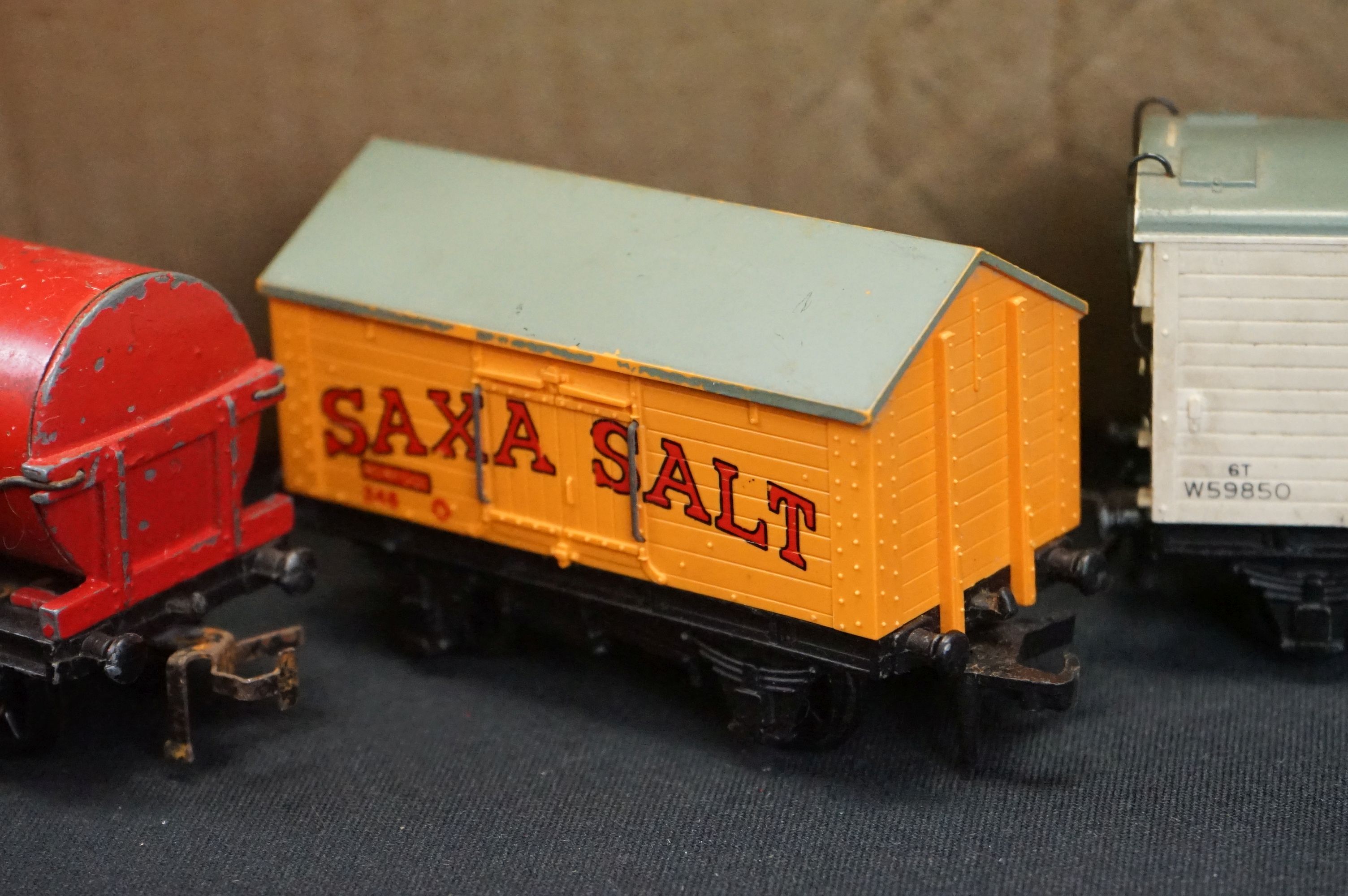 35 OO gauge items of rolling stock to include Hornby, Triang, Airfix, Grafar, Hornby Dublo etc - Image 7 of 15