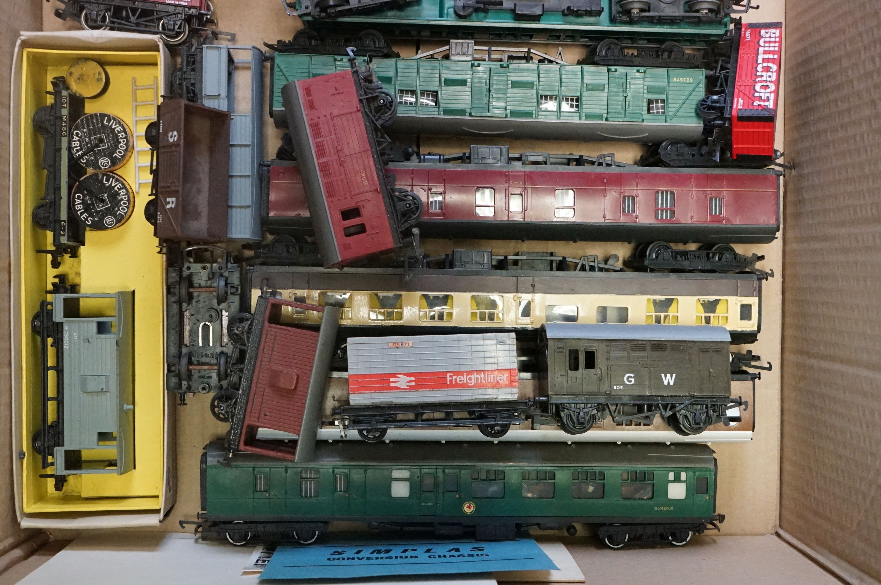 35 OO gauge items of rolling stock to include Hornby, Triang, Airfix, Grafar, Hornby Dublo etc - Image 12 of 15
