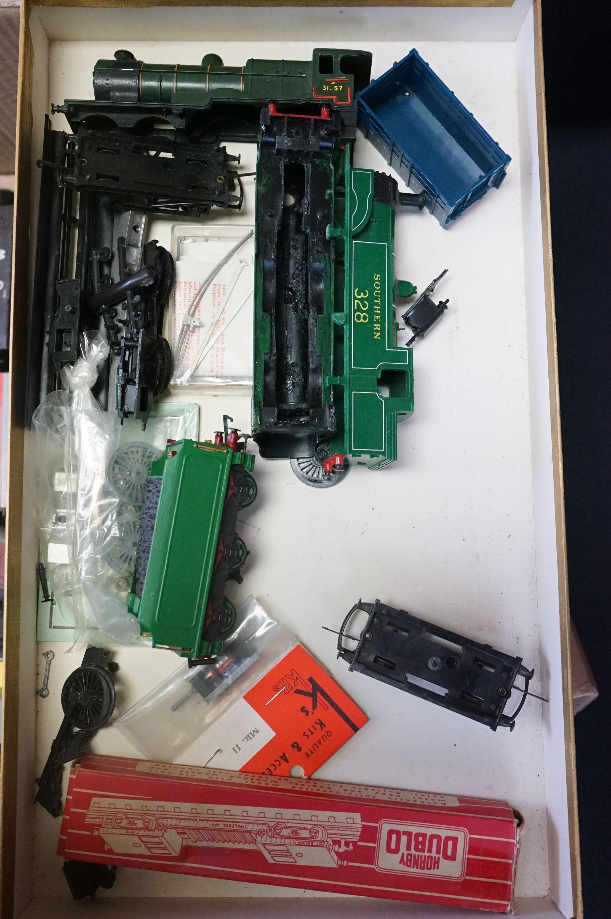 35 OO gauge items of rolling stock to include Hornby, Triang, Airfix, Grafar, Hornby Dublo etc - Image 4 of 15