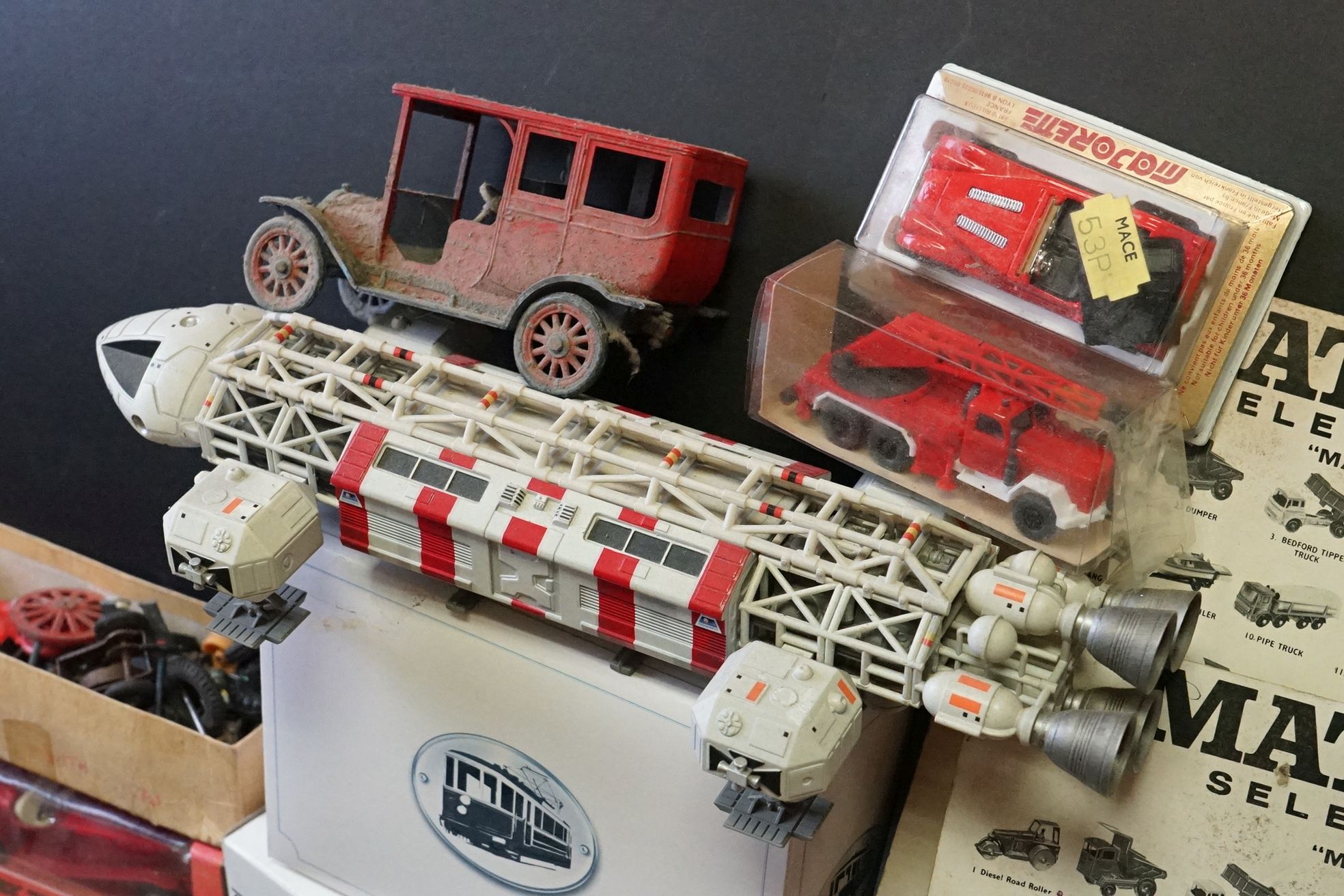 Collection of boxed and unboxed diecast & plastic models from the mid 20th C onwards to include 3 - Image 8 of 16