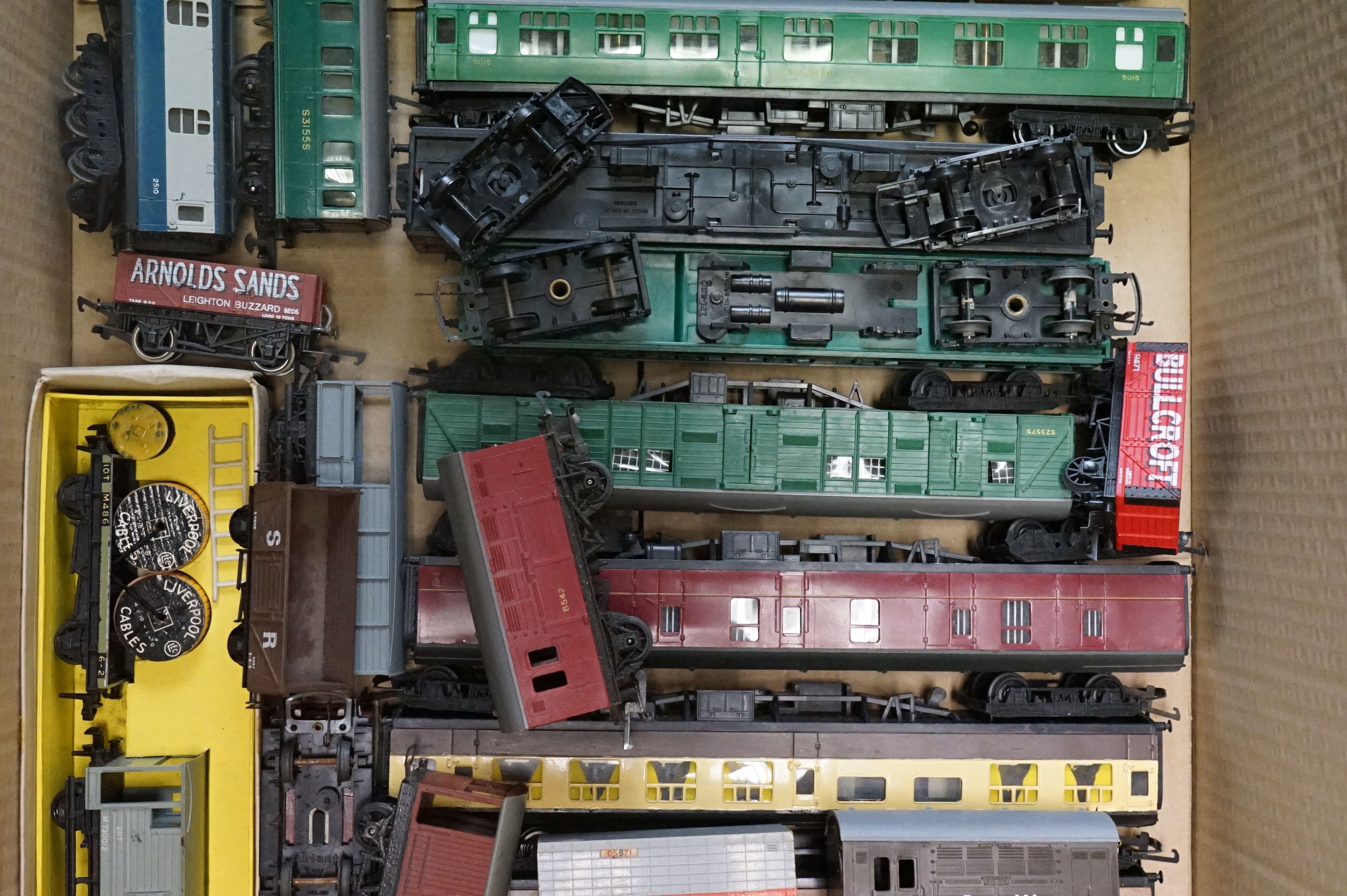 35 OO gauge items of rolling stock to include Hornby, Triang, Airfix, Grafar, Hornby Dublo etc - Image 11 of 15