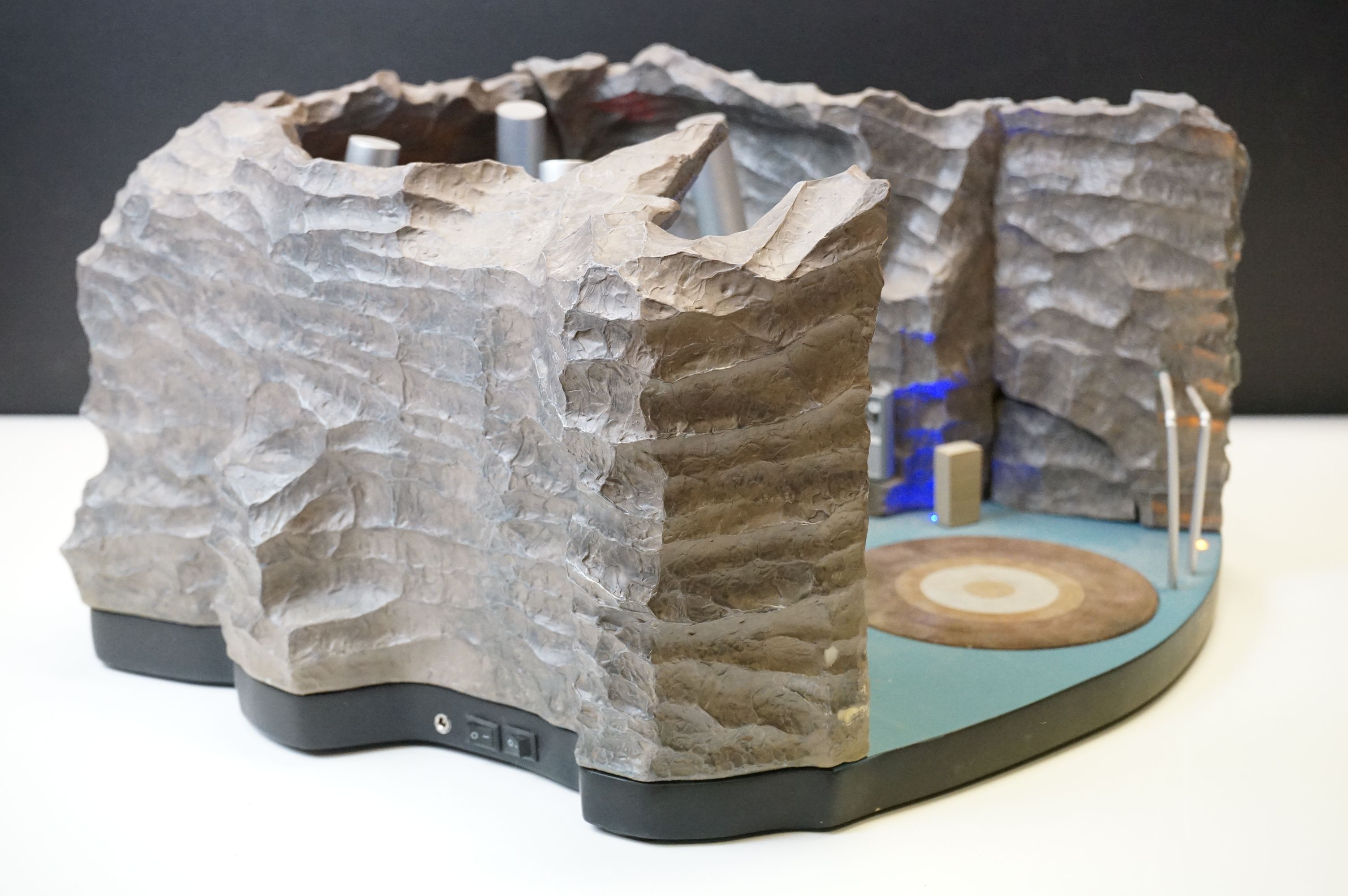 DC - Factory Entertainment 1/50 scale ltd edn 154 1966 TV Series Batcave Desktop Sculpture, some - Image 7 of 14