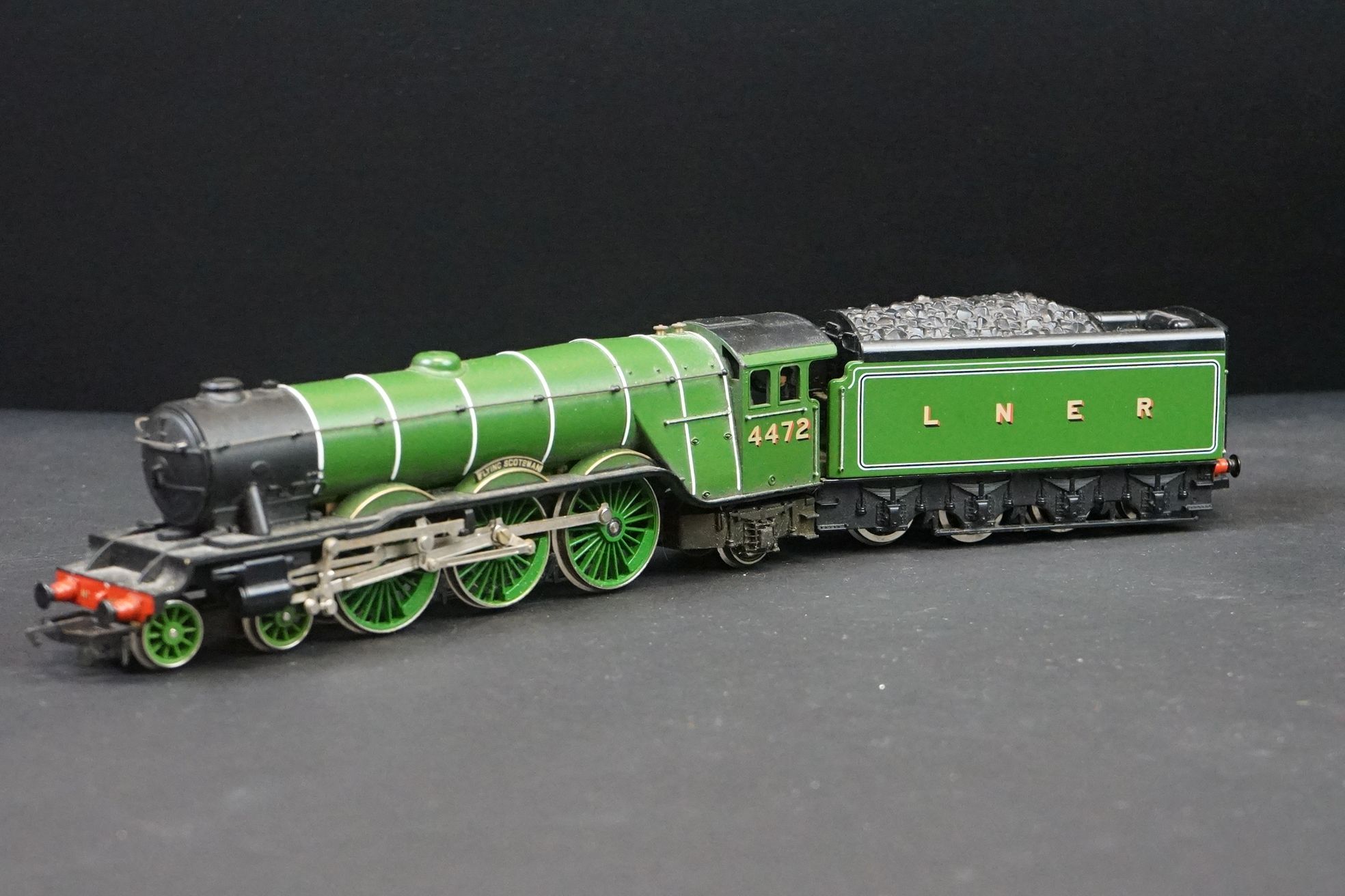 13 OO gauge locomotives to include Hornby, Lima & Airfix featuring Hornby Dublo 2-8-0LMS in black, - Image 9 of 12