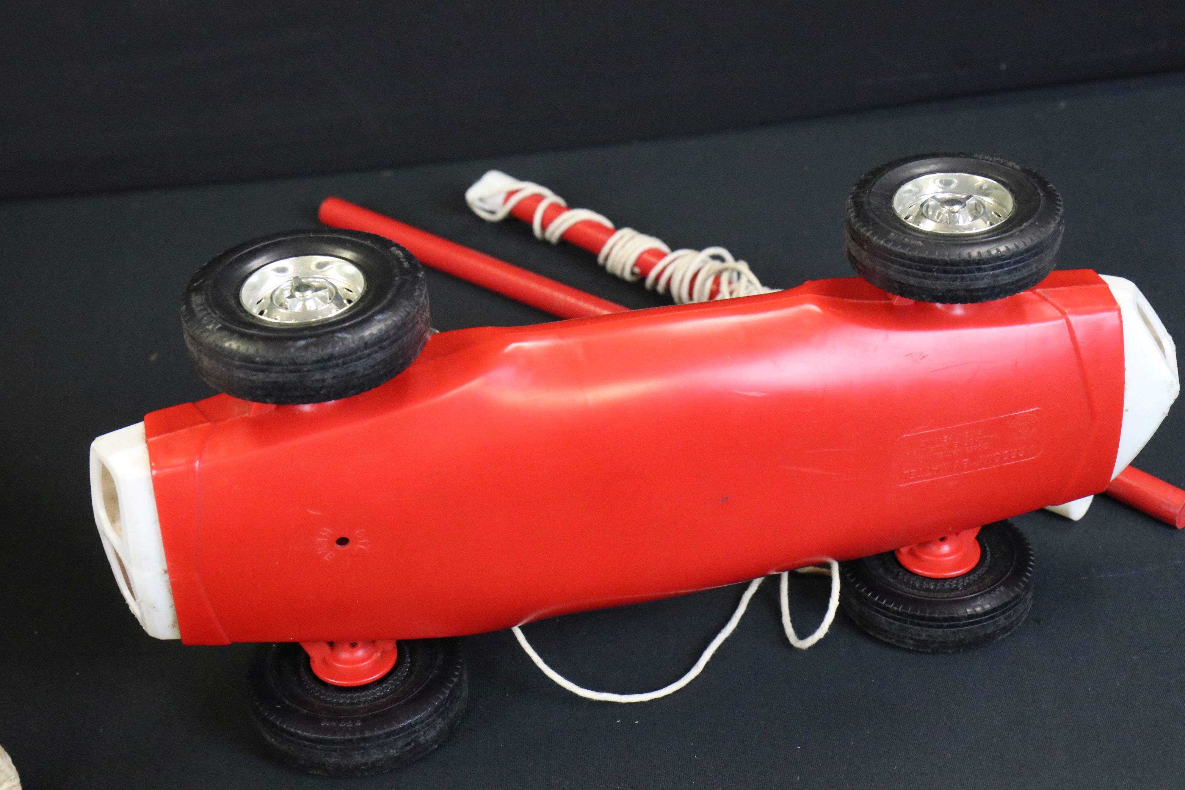 Three vintage toys & games to include boxed Mattel V-Rroom Guide Whip Racer Car in red, early Chad - Image 5 of 5