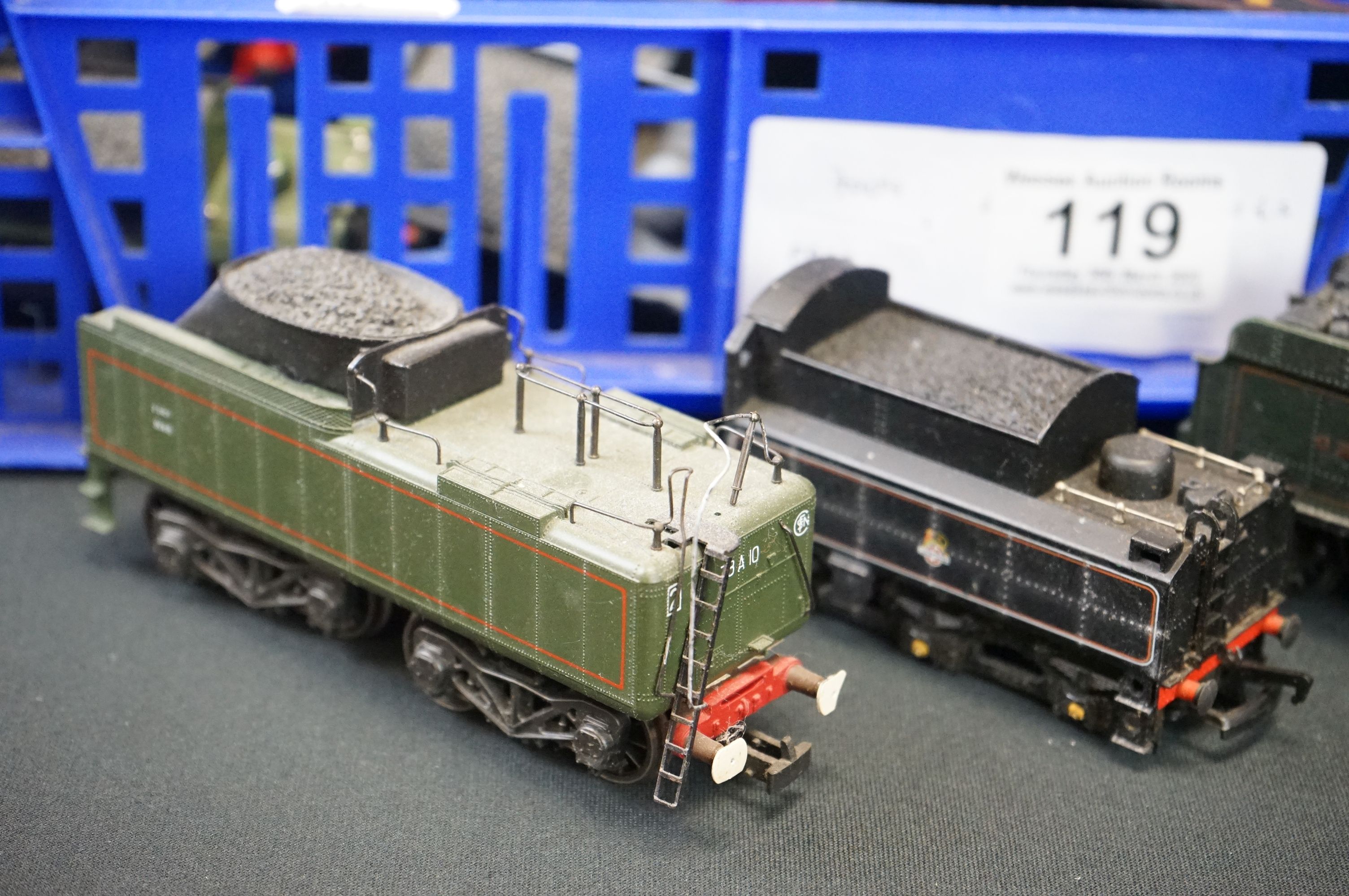 Collection of around 45 OO & HO gauge tenders and approximately 20 tender bodies (2 boxes) - Image 2 of 8