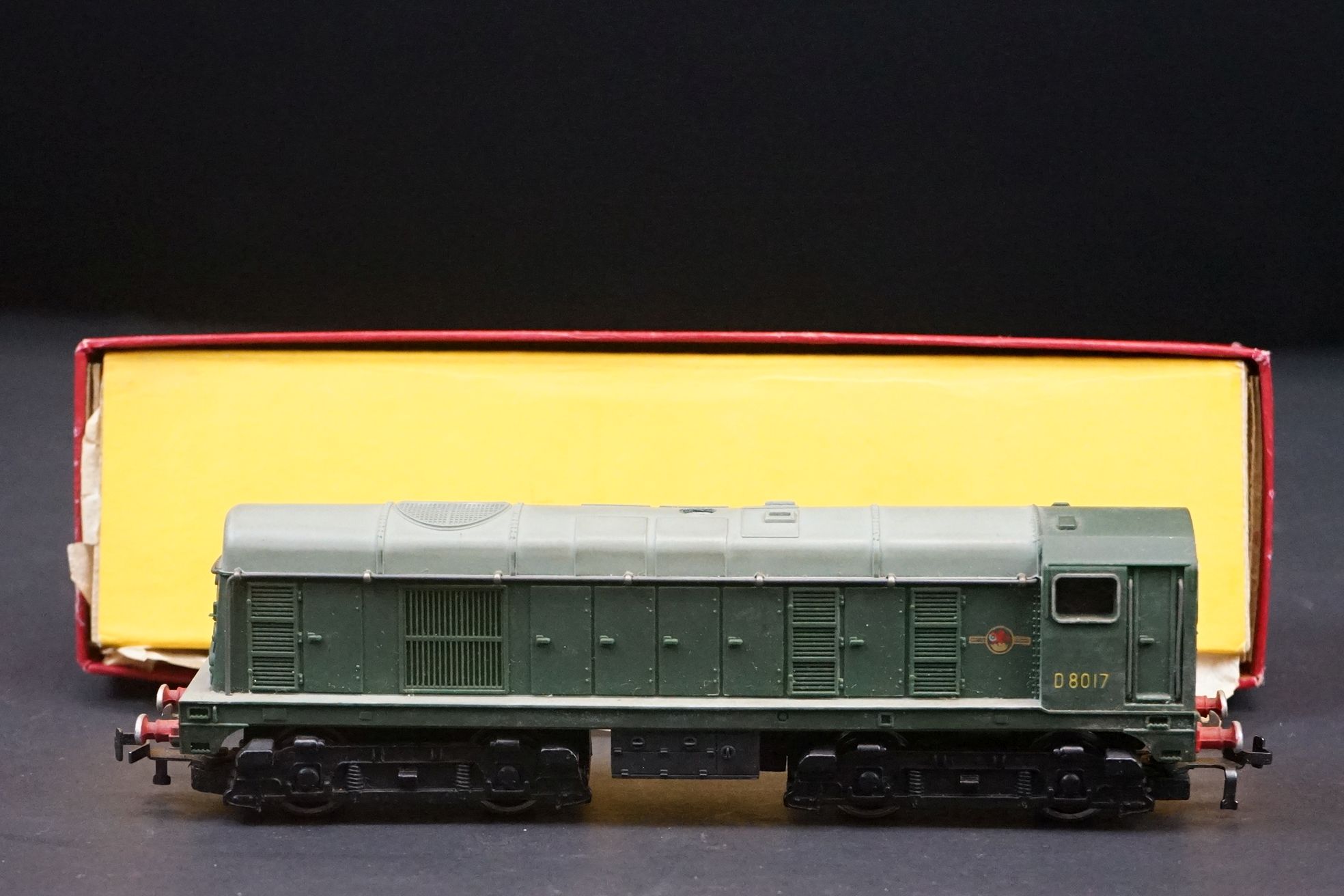 Group of OO & Hornby Dublo model railway to include boxed Hornby Dublo 2218 2-6-4 Tank Locomotive, - Image 6 of 13