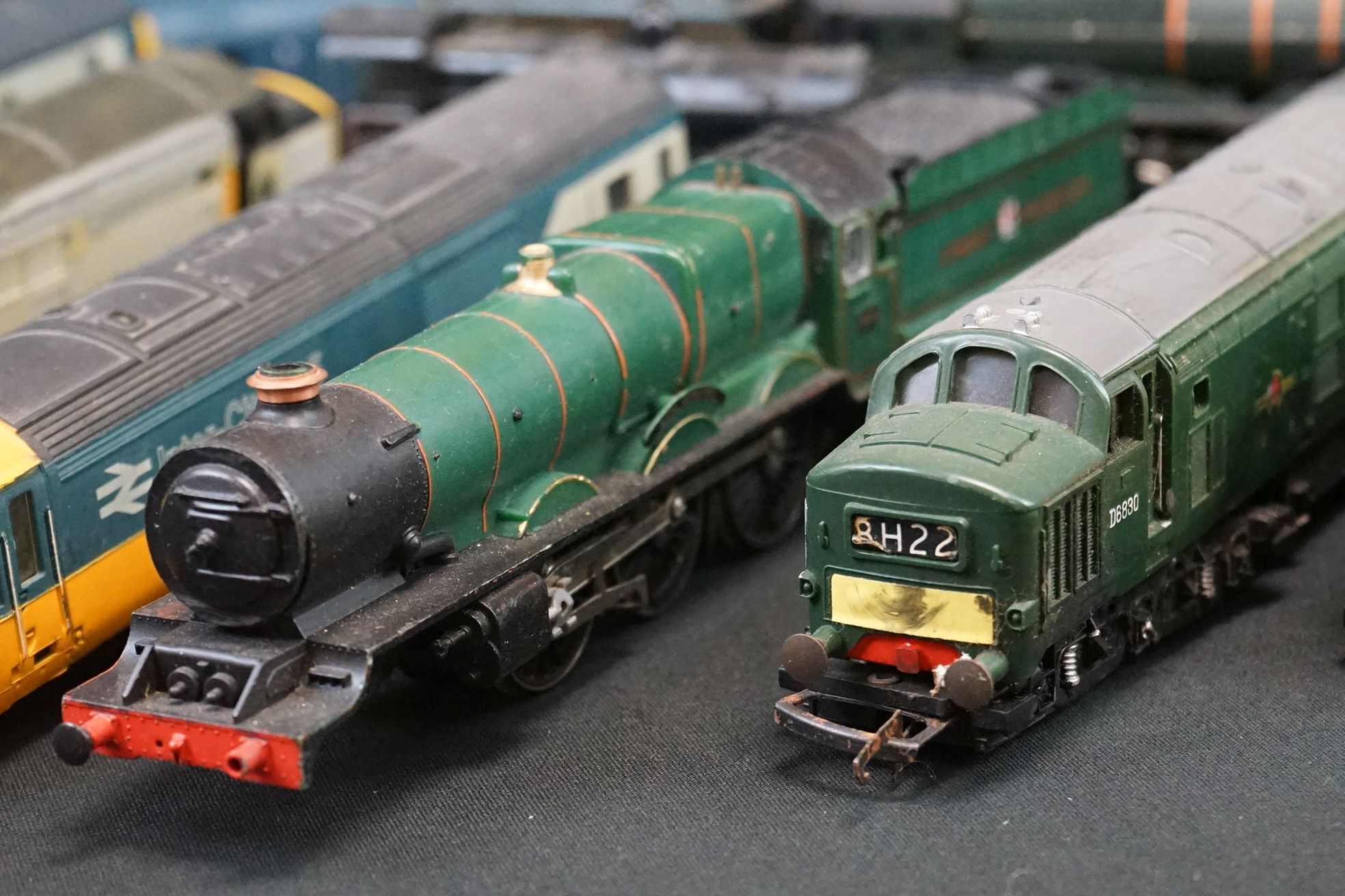 19 OO gauge locomotives to include Hornby Virgin Lady in Red, Airfix Royal Scot etc, condition - Image 6 of 15