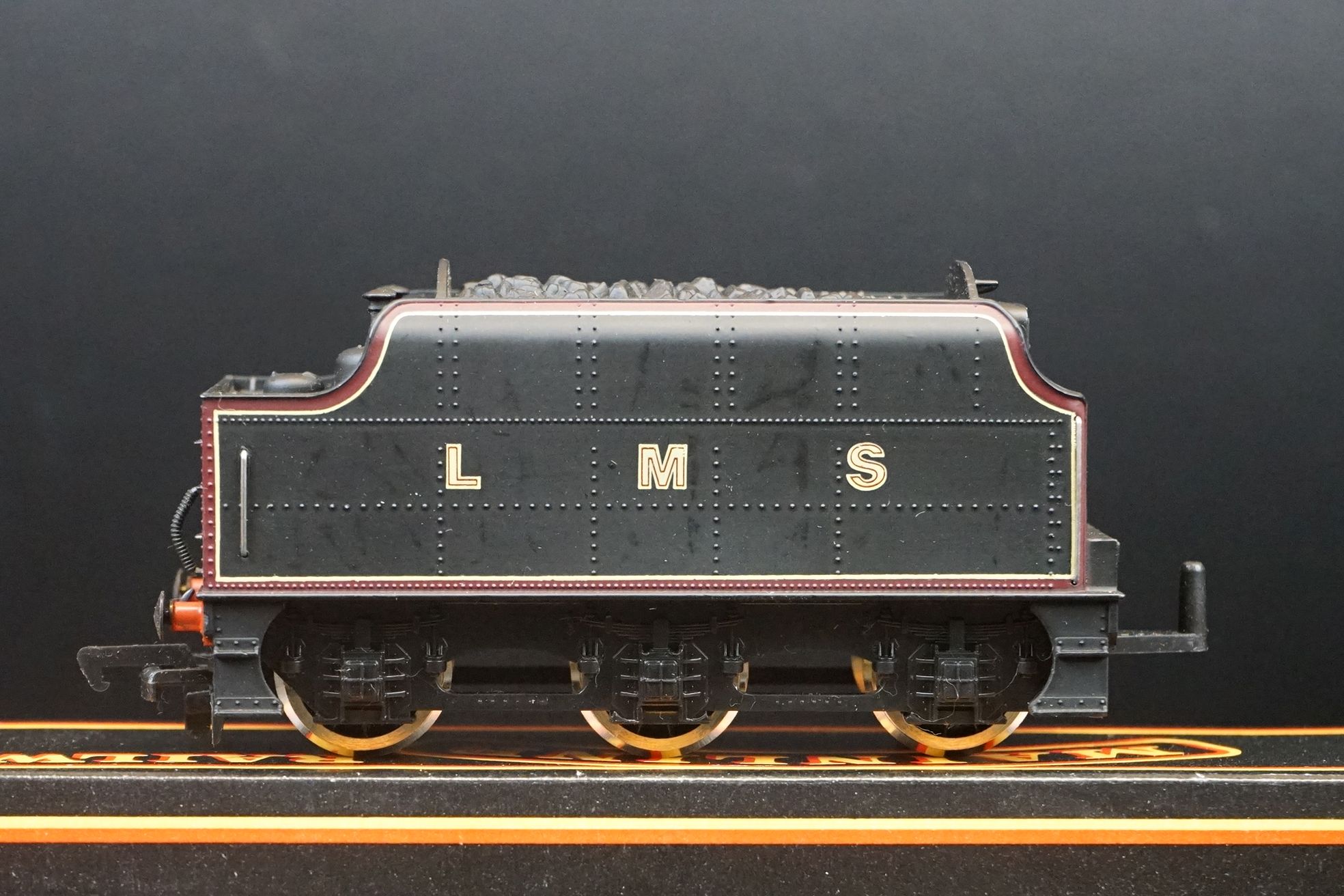 Six boxed Palitoy Mainline OO gauge locomotives to include 2 x 37056 4-6-0 6P Rebuilt Scot Class LMS - Image 7 of 17