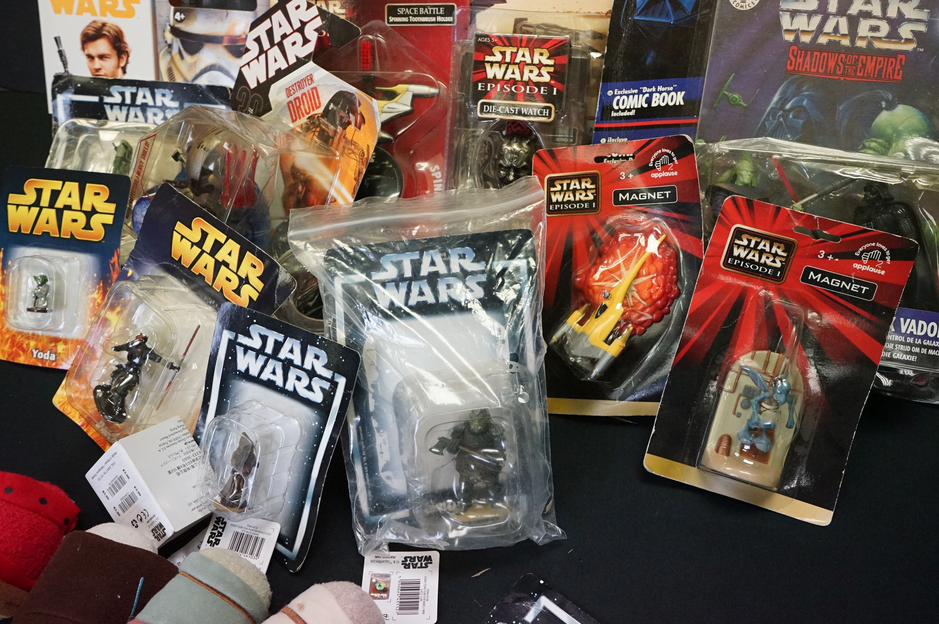 Star Wars - 24 Carded / boxed Star Wars figures to include 8 x Kenner (Shadows of The Empire Xizor - Image 6 of 15