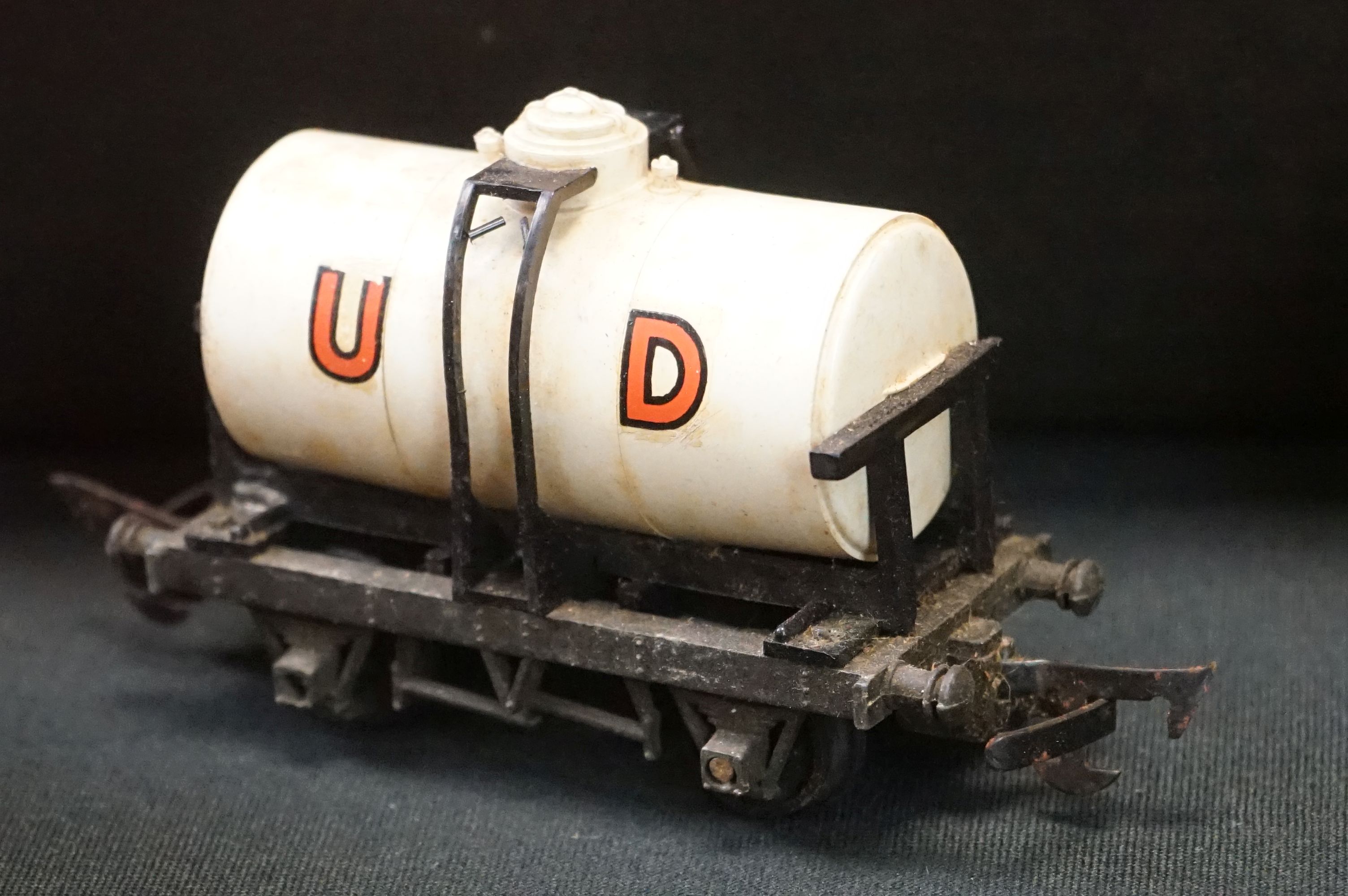 Collection of OO gauge model railway to include 36 x items of rolling stock featuring mainly - Image 4 of 8