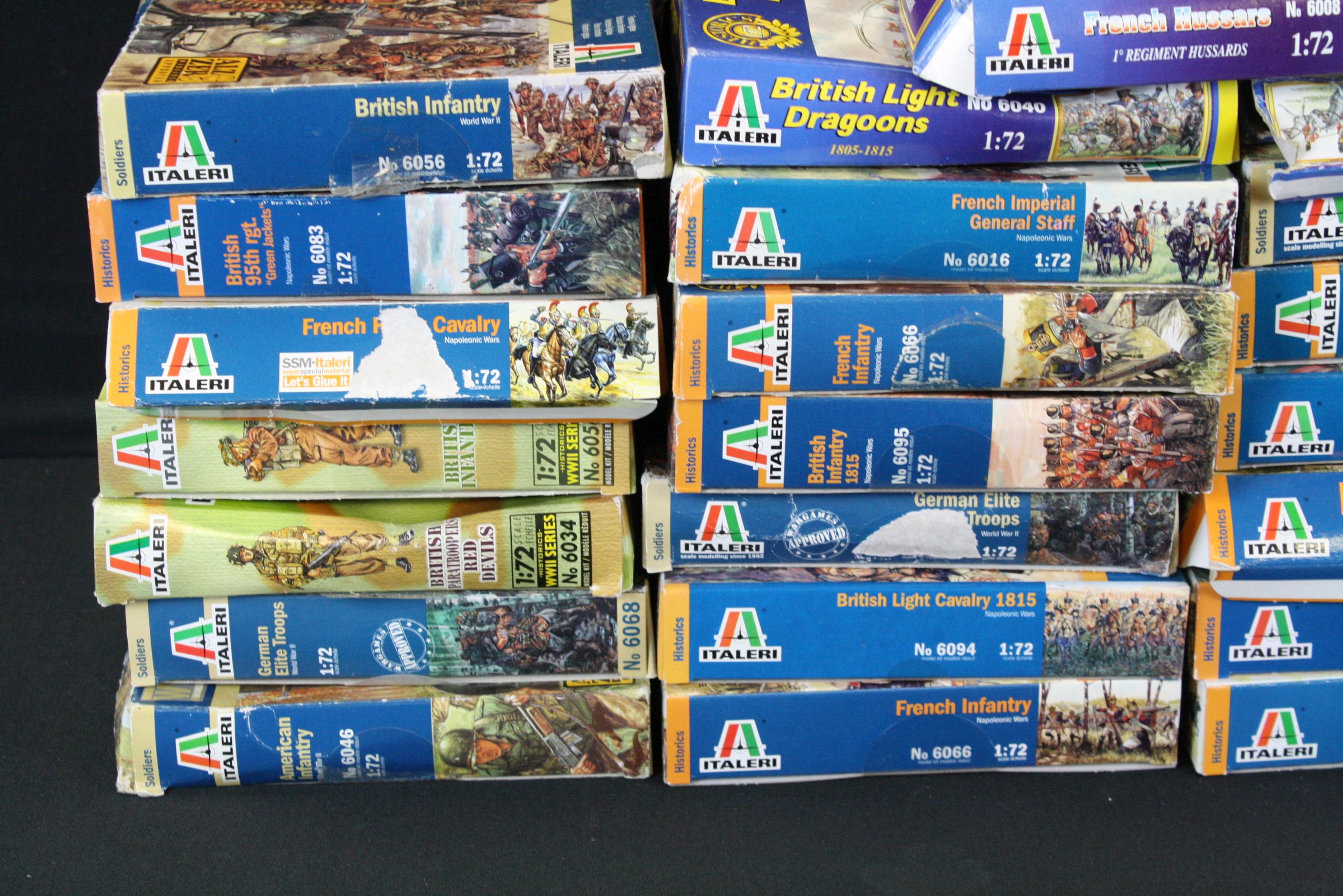 30 Boxed Italeri military-related 1:72 scale plastic figure sets to include 18 x Historics - Image 3 of 4